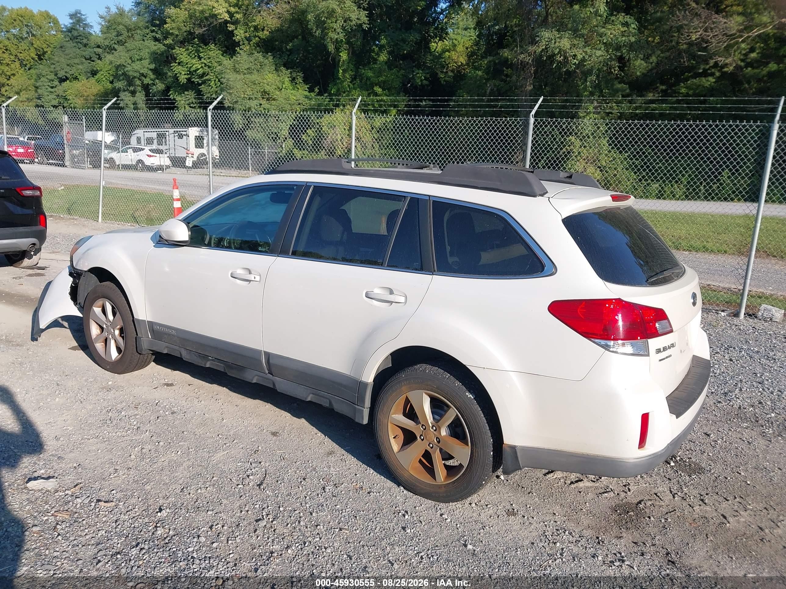 2003 Subaru Outback   White vin: 4S3BH675637618408