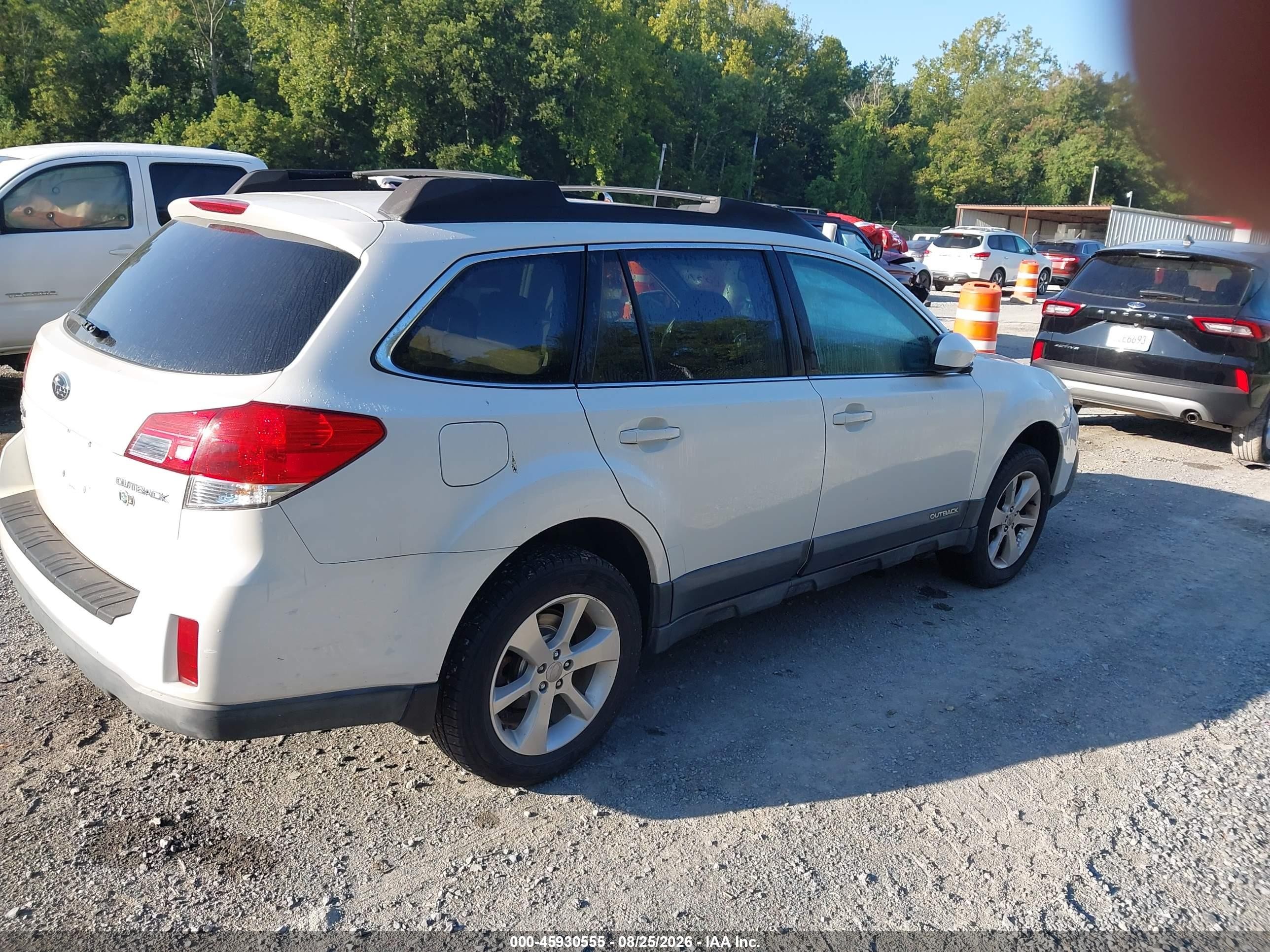 2003 Subaru Outback   White vin: 4S3BH675637618408
