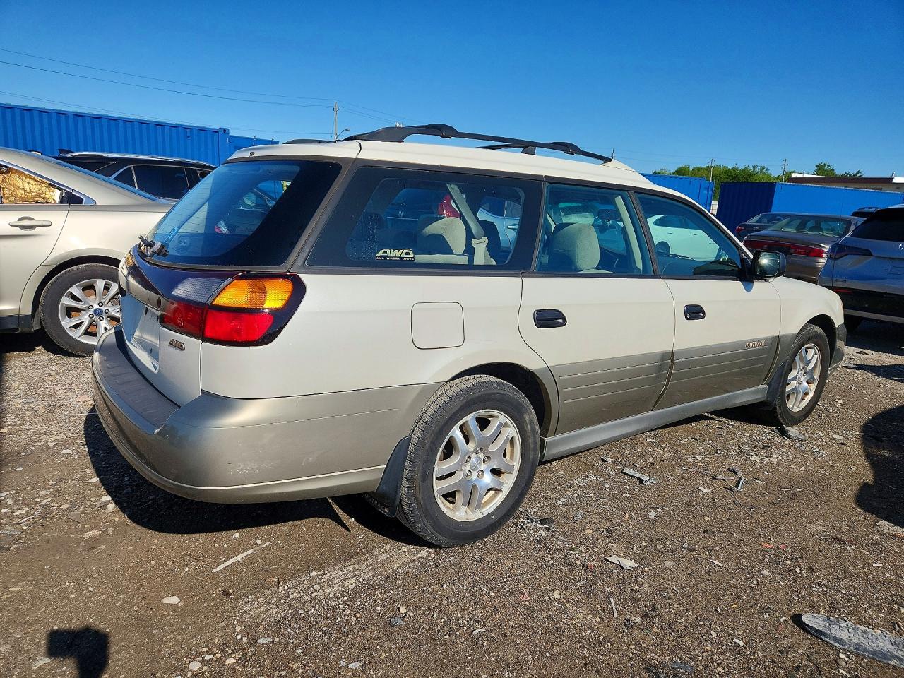 2003 Subaru Outback White vin: 4S3BH675737601388