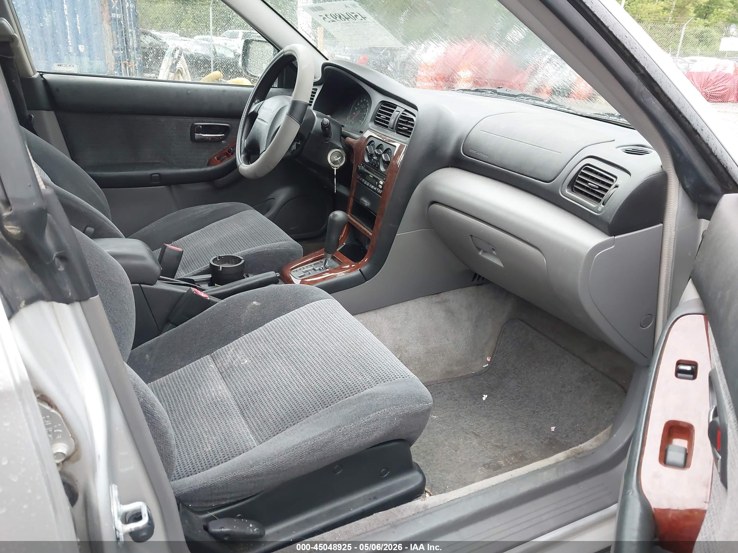 2004 Subaru Outback   Silver vin: 4S3BH675747635011