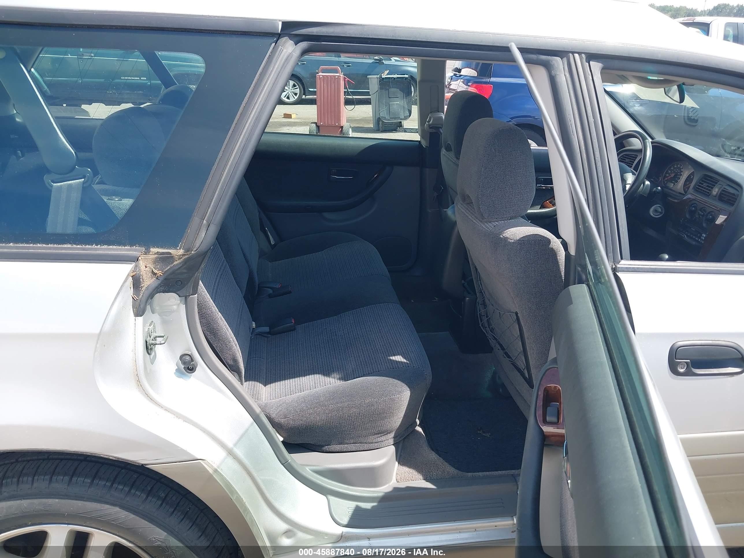 2003 Subaru Outback   Silver vin: 4S3BH675937615325