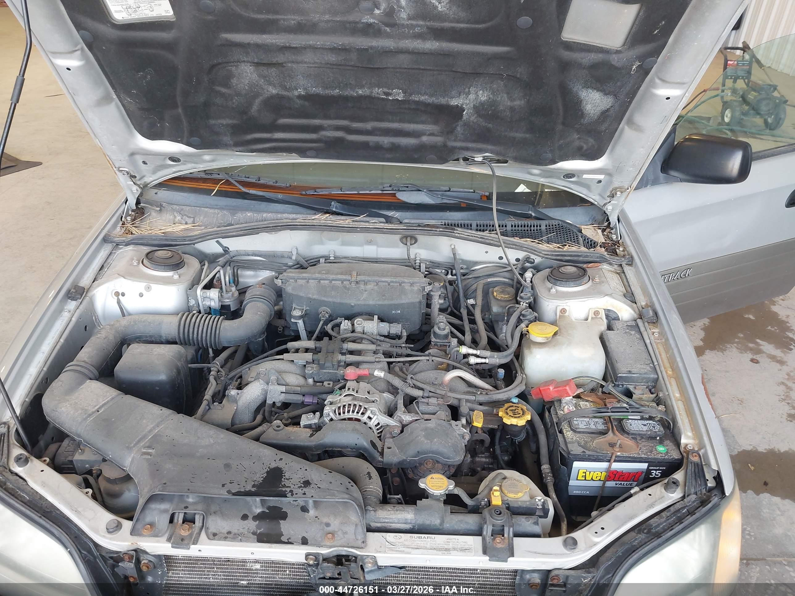 2004 Subaru Outback   Серебряный vin: 4S3BH675946605093