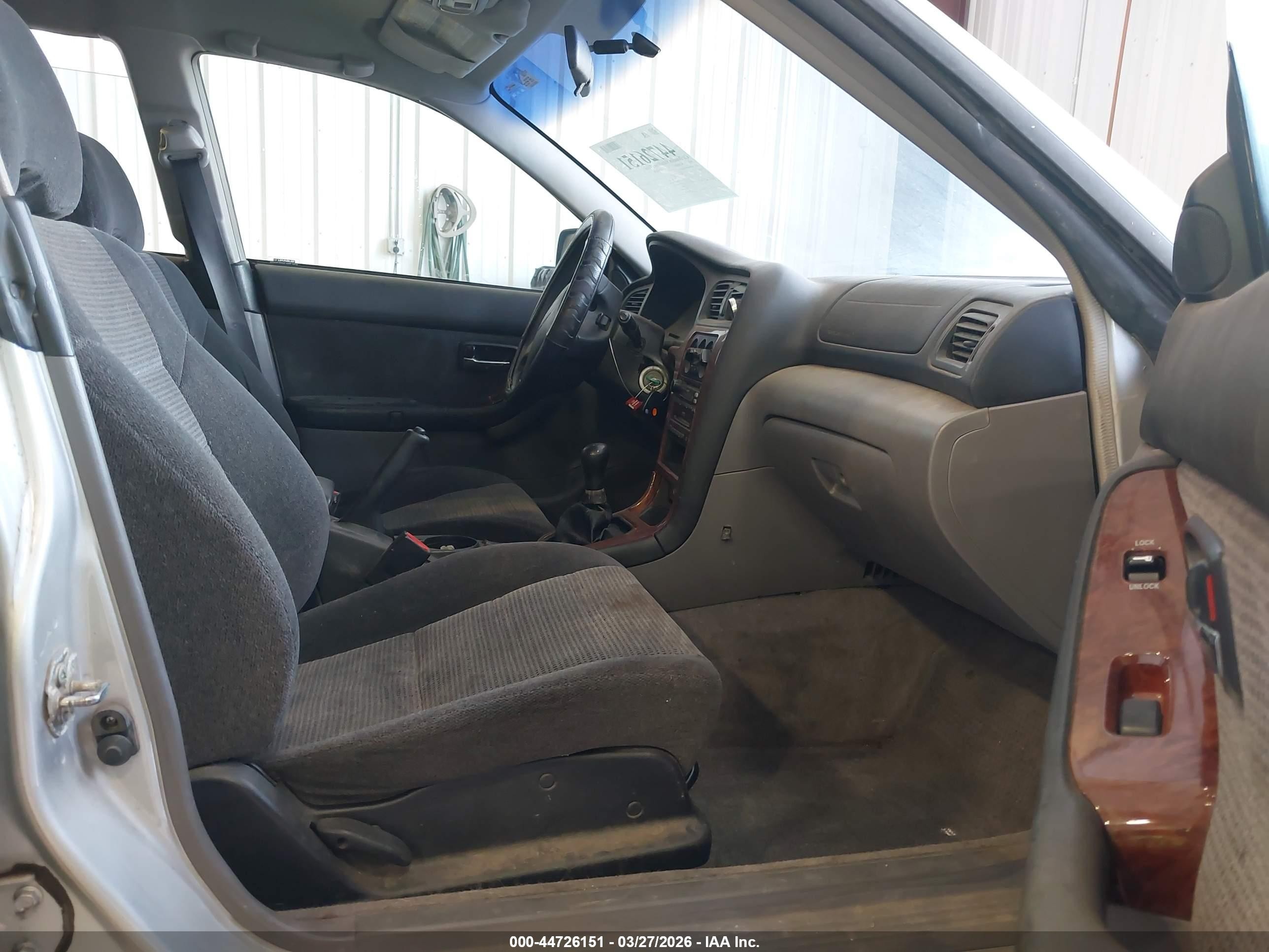 2004 Subaru Outback   Серебряный vin: 4S3BH675946605093