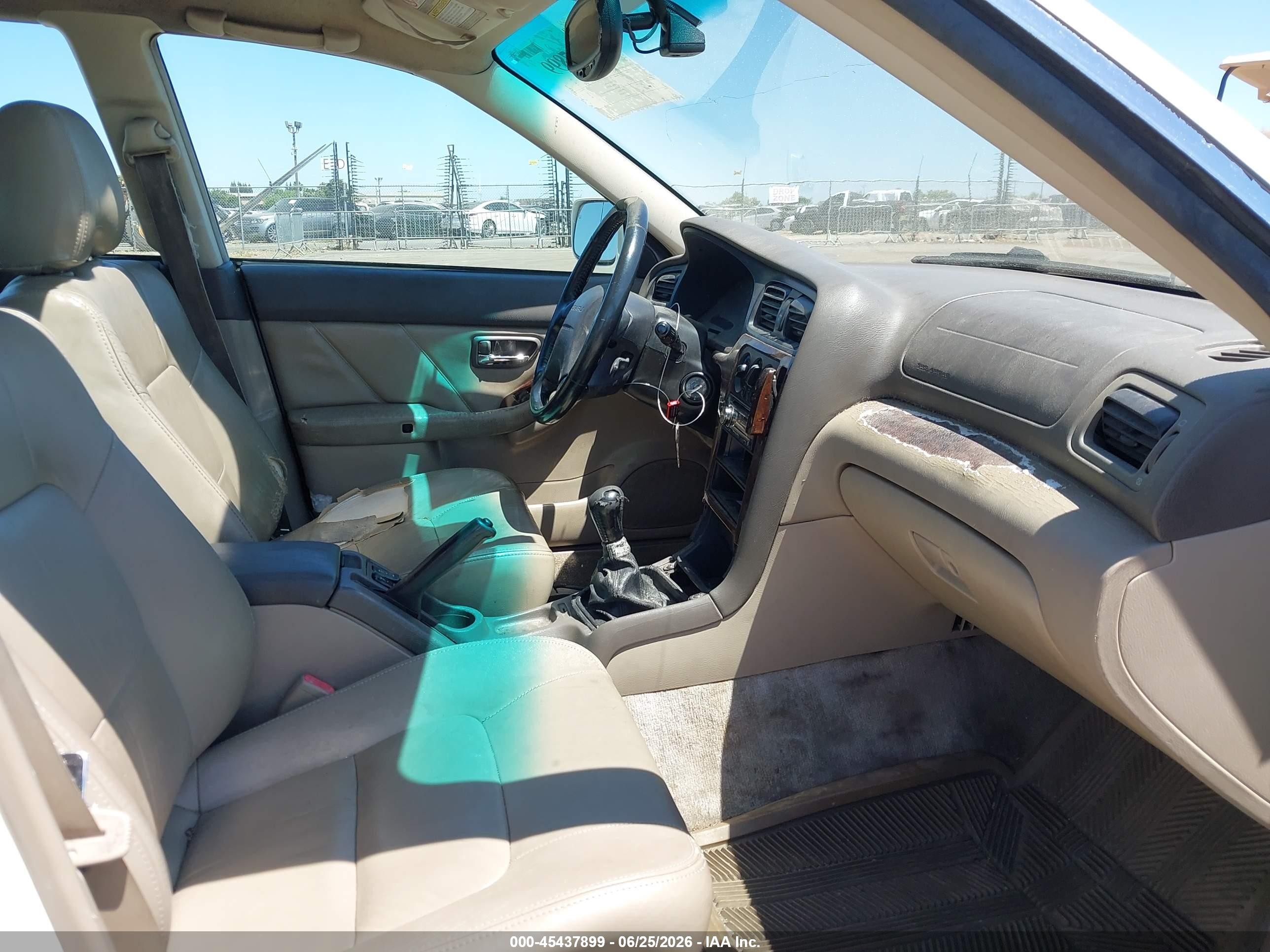 2001 Subaru Outback Limited White vin: 4S3BH686516614862