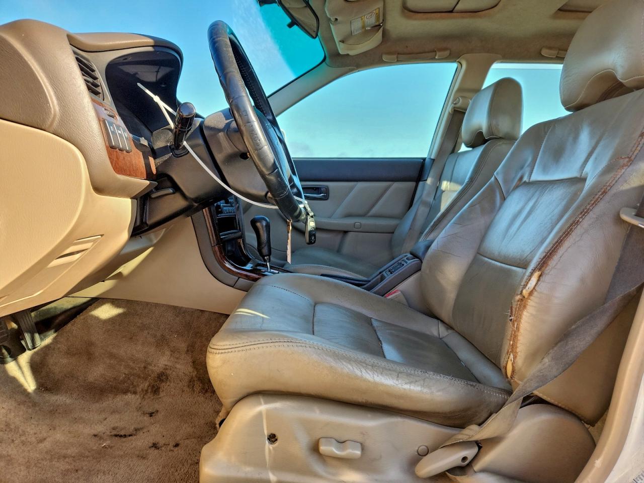2000 Subaru Legacy Outback Limited White vin: 4S3BH6865Y7626837