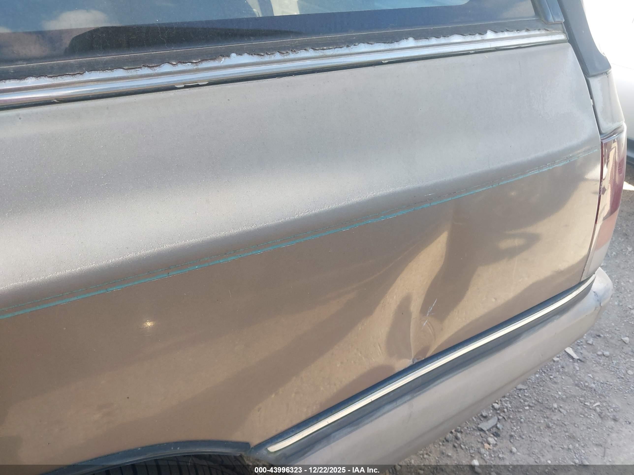 1992 Subaru Legacy L Gold vin: 4S3BJ6328N9907345