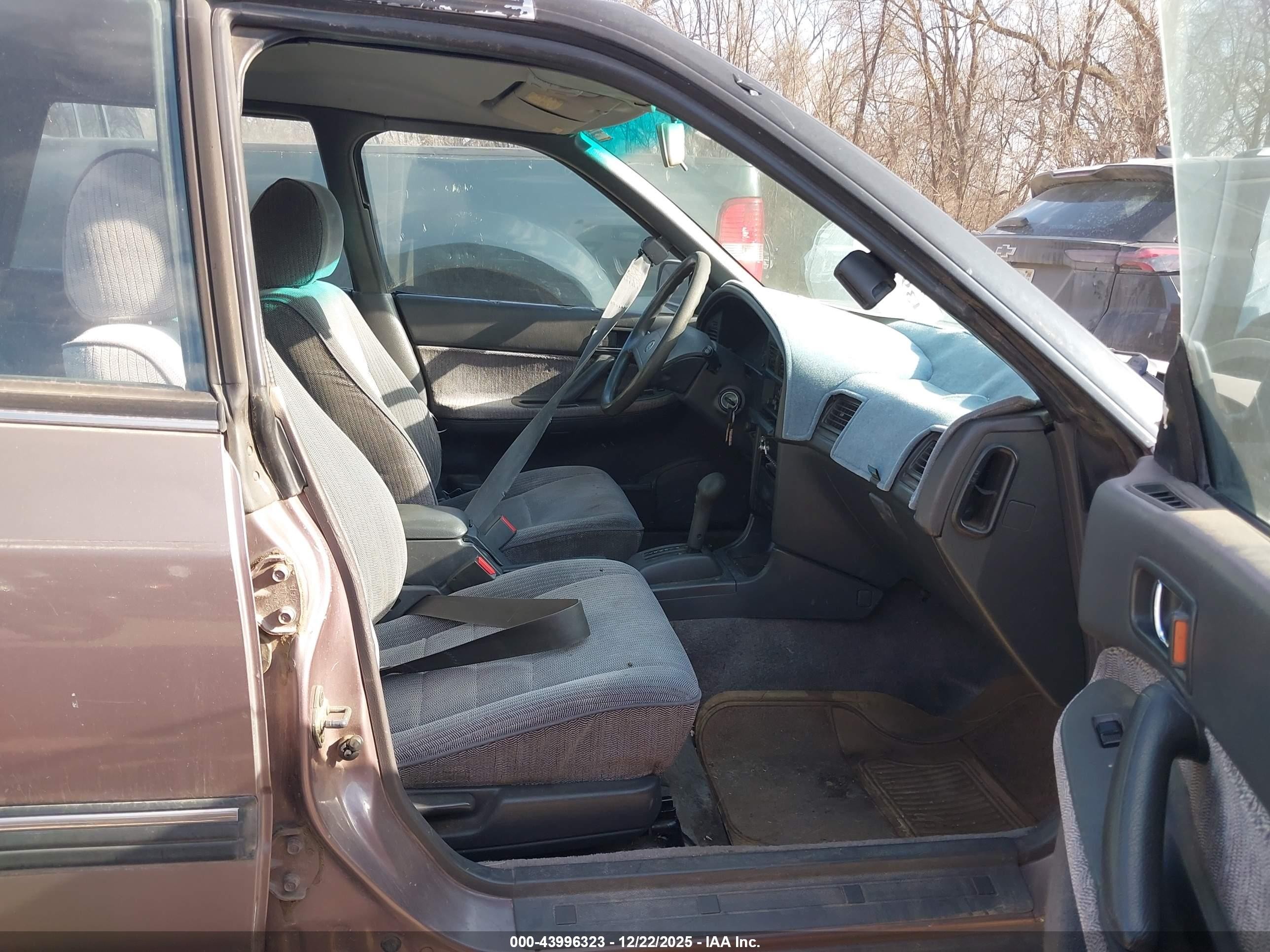 1992 Subaru Legacy L Gold vin: 4S3BJ6328N9907345