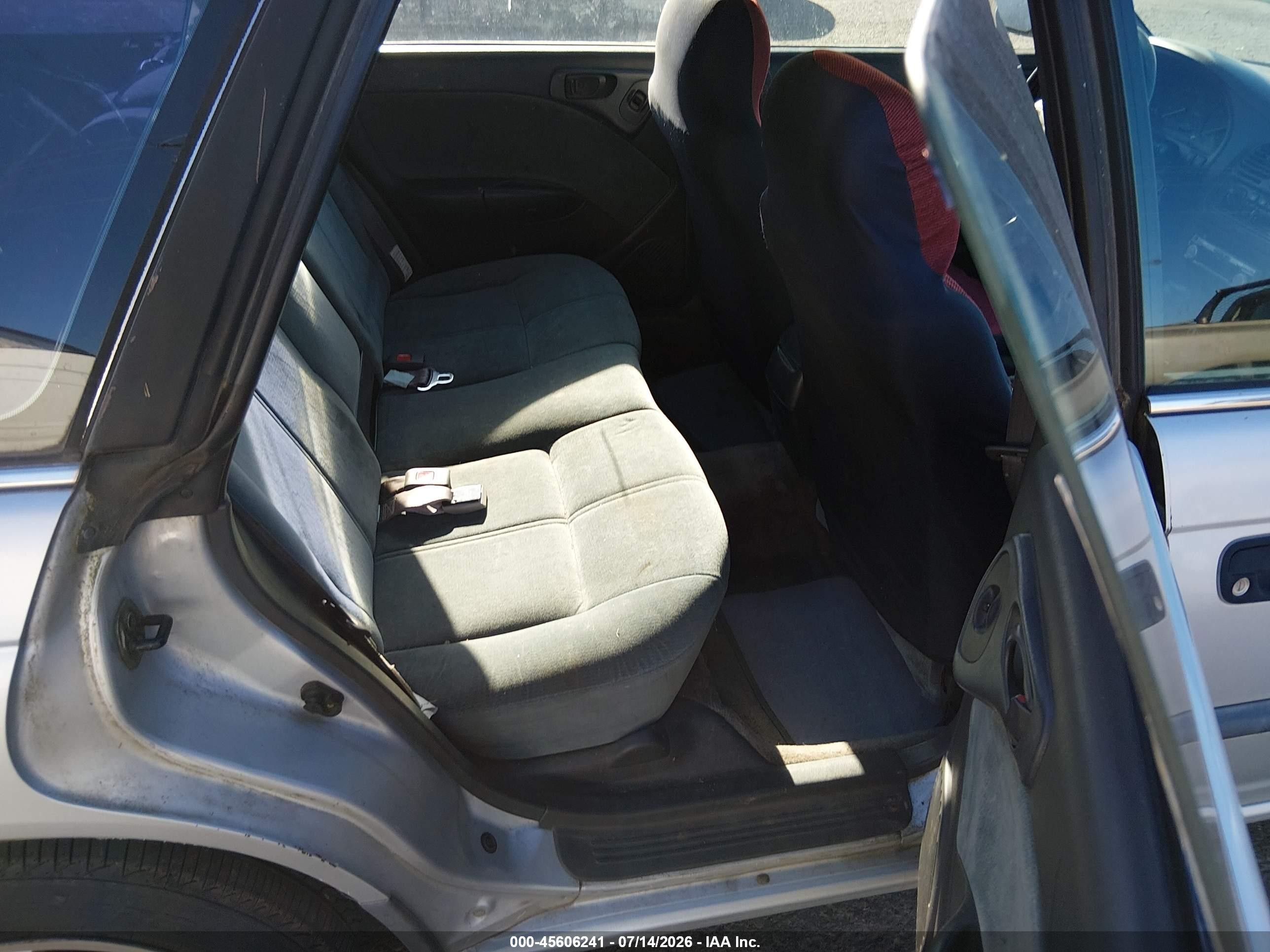 1996 Subaru Legacy L Silver vin: 4S3BK4356T7937528