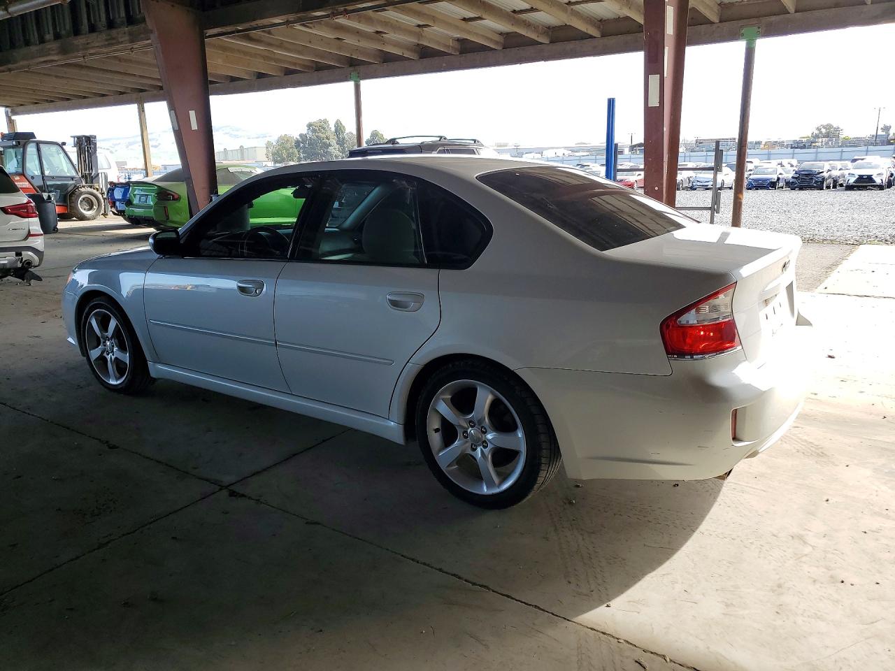 2009 Subaru Legacy 2.5i White vin: 4S3BL616597231552