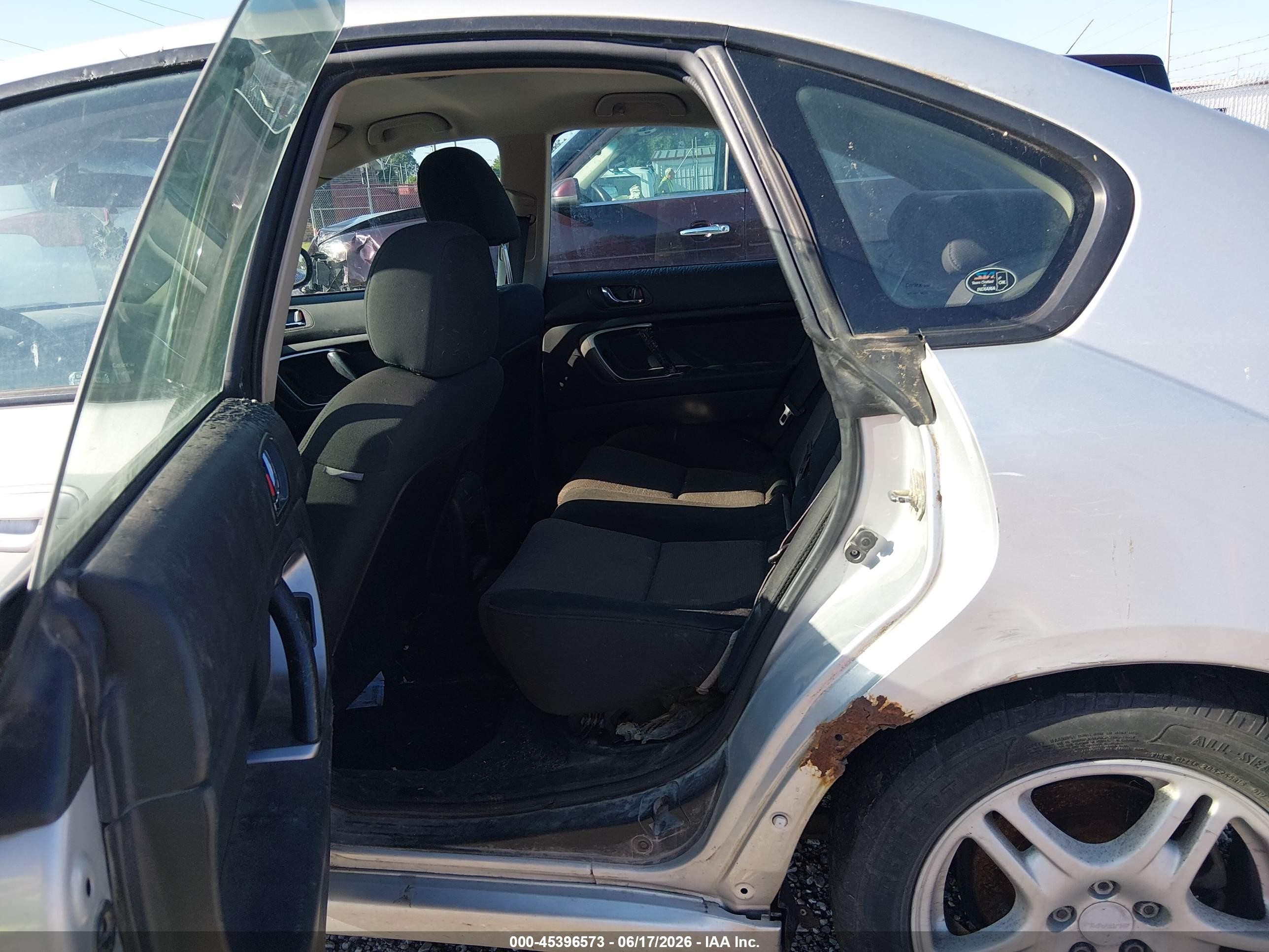 2005 Subaru Legacy 2.5i Silver vin: 4S3BL616857210561