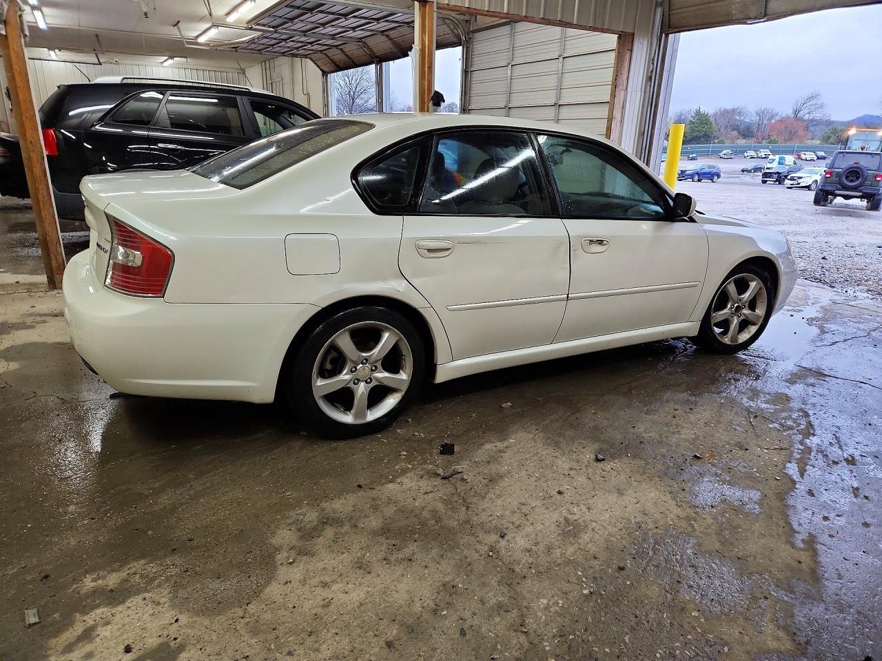 2007 Subaru Legacy 2.5i White vin: 4S3BL616877205203