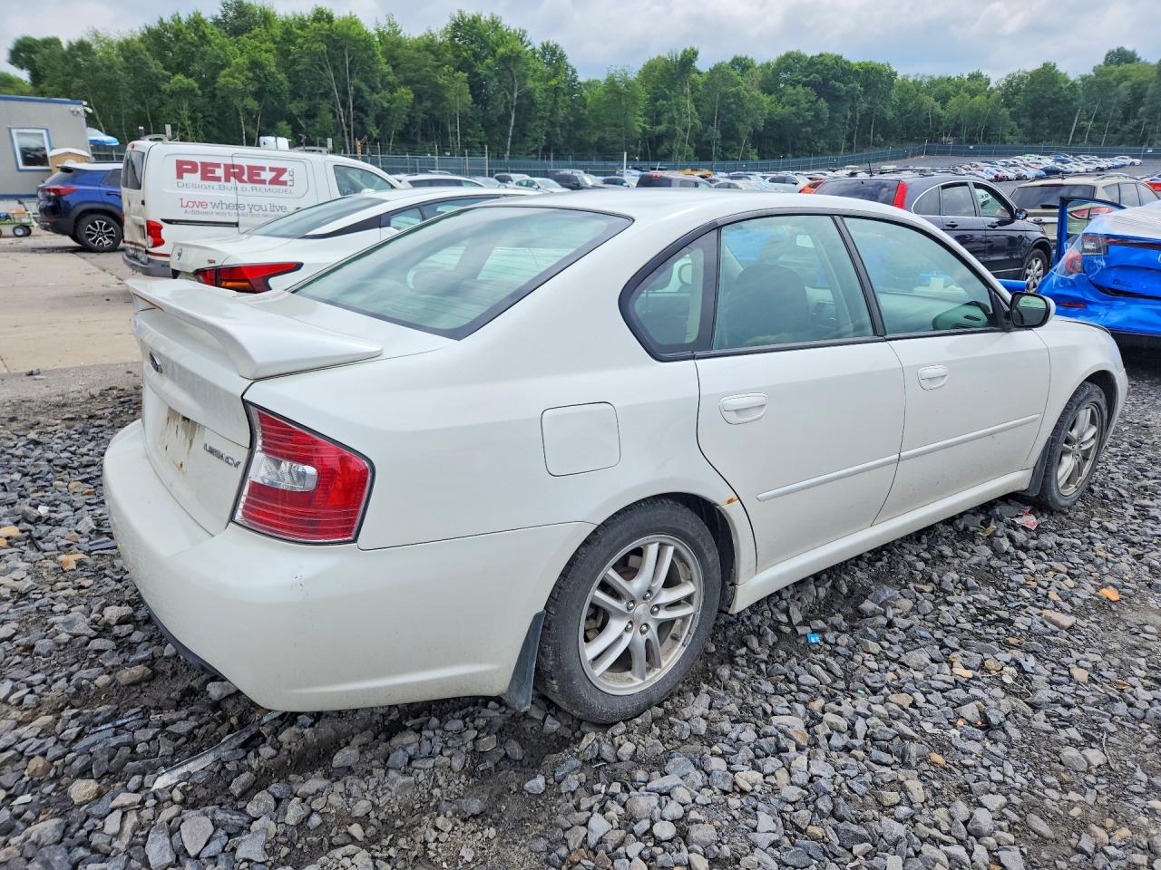 2005 Subaru Legacy 2.5i White vin: 4S3BL616957208110