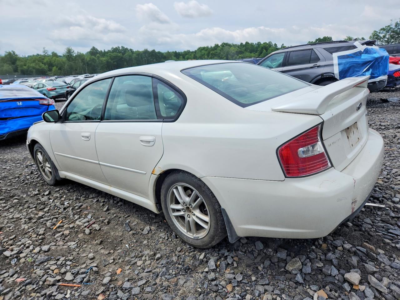 2005 Subaru Legacy 2.5i White vin: 4S3BL616957208110