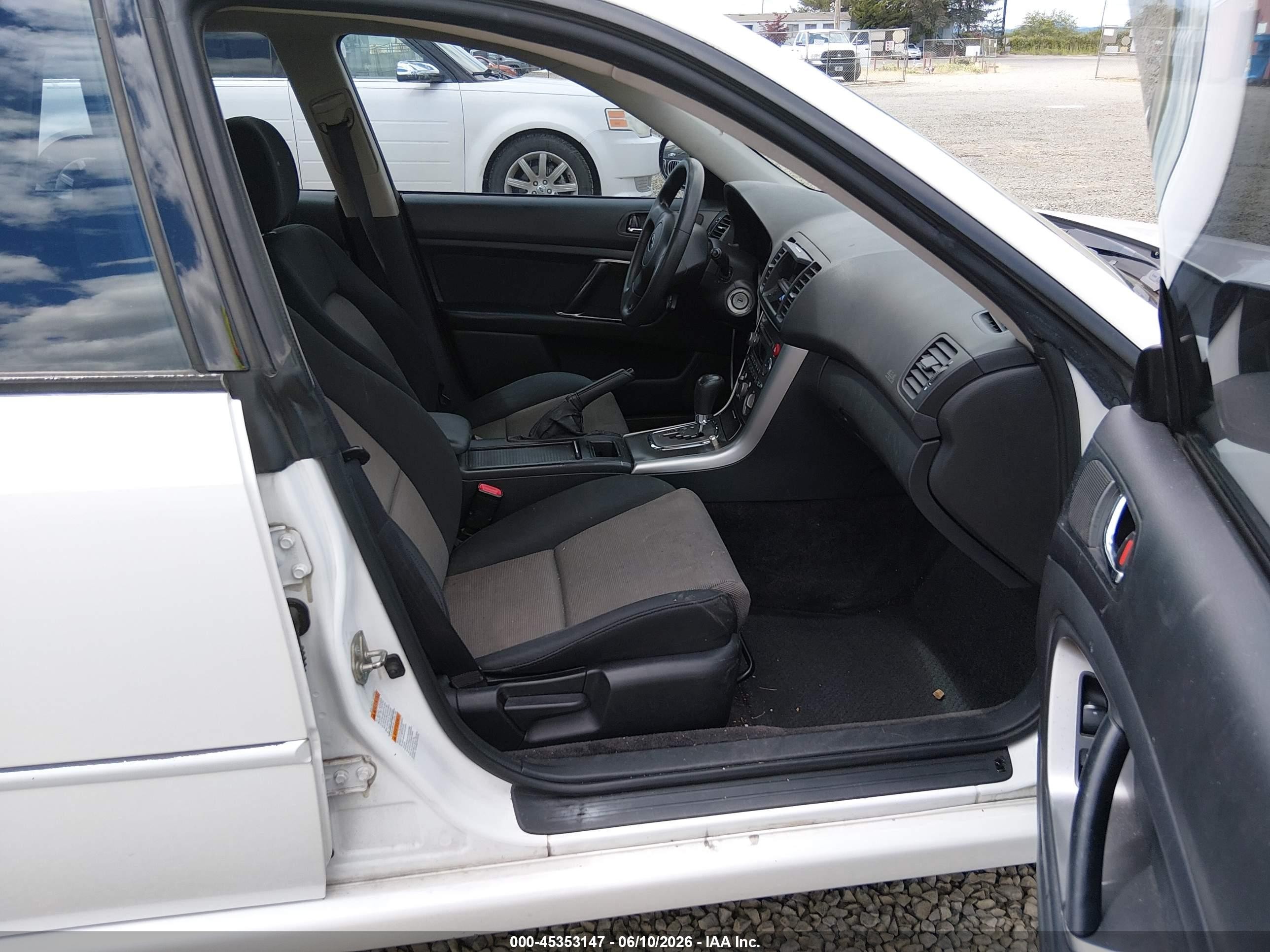 2005 Subaru Legacy 2.5i White vin: 4S3BL616X57223599