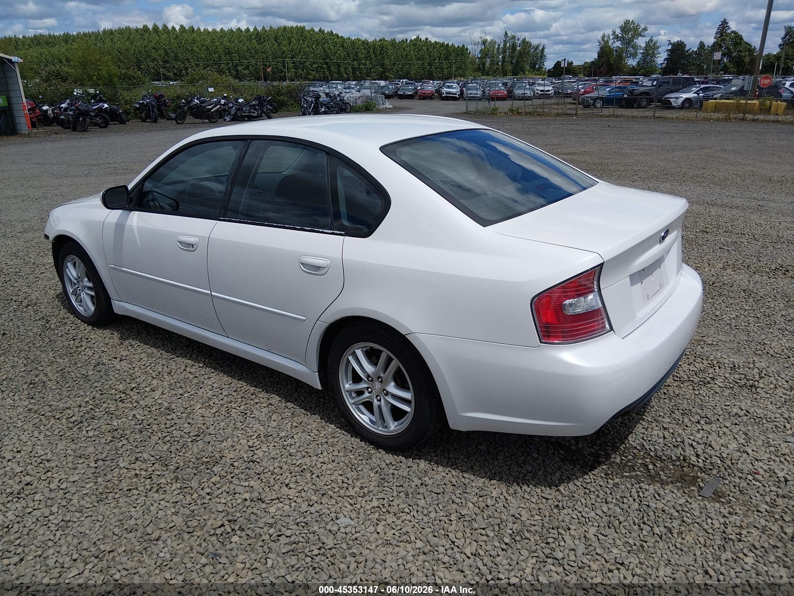 2005 Subaru Legacy 2.5i White vin: 4S3BL616X57223599