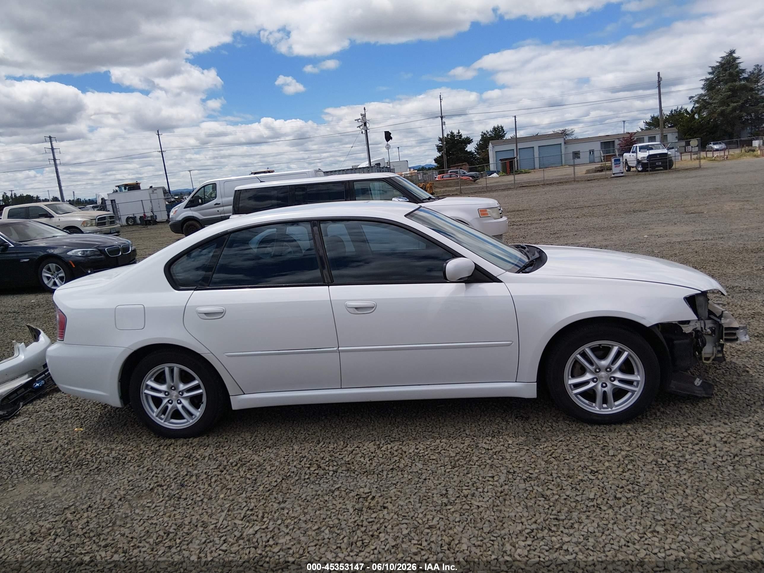 2005 Subaru Legacy 2.5i White vin: 4S3BL616X57223599