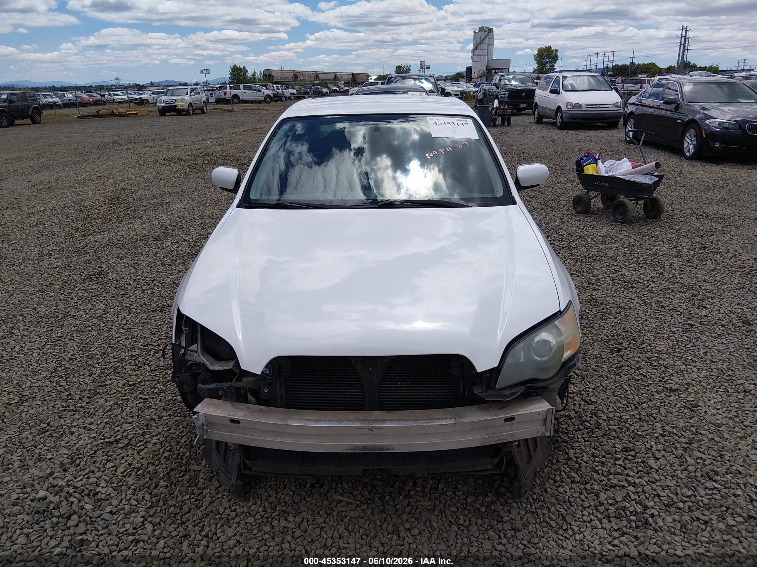 2005 Subaru Legacy 2.5i White vin: 4S3BL616X57223599
