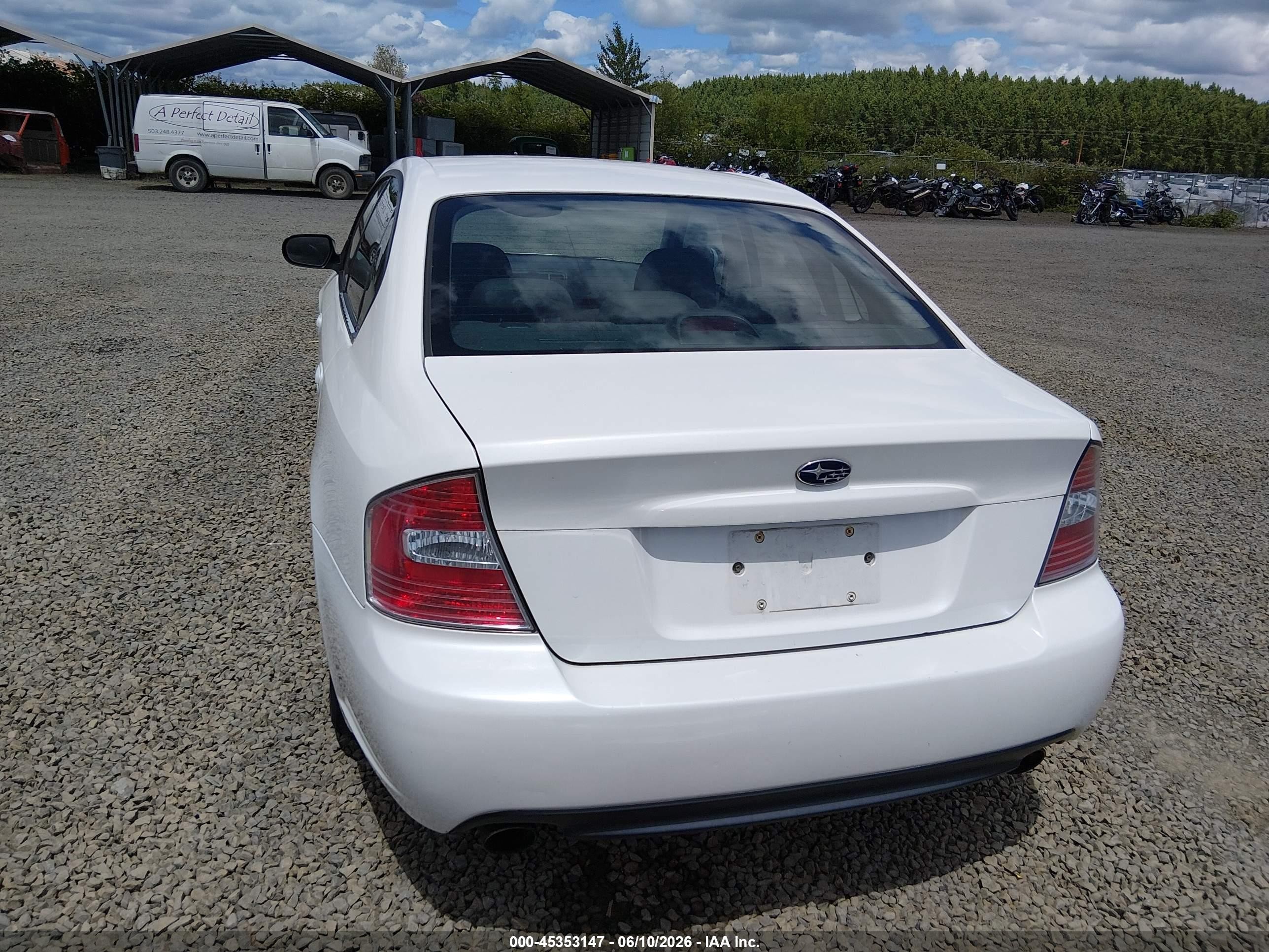 2005 Subaru Legacy 2.5i White vin: 4S3BL616X57223599