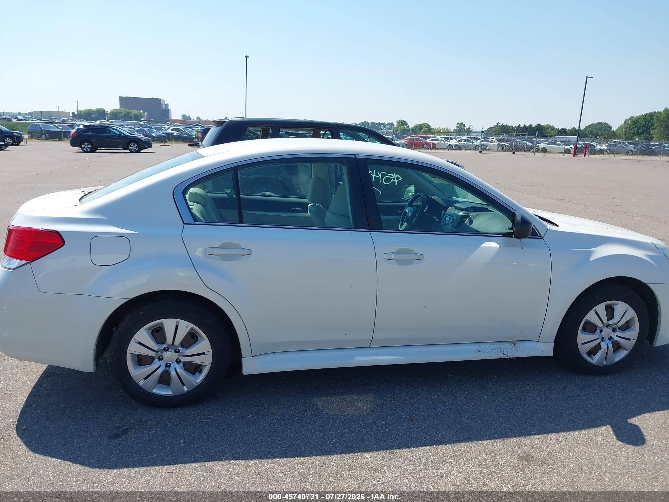 2011 Subaru Legacy 2.5i Белый vin: 4S3BMAA67B1229164