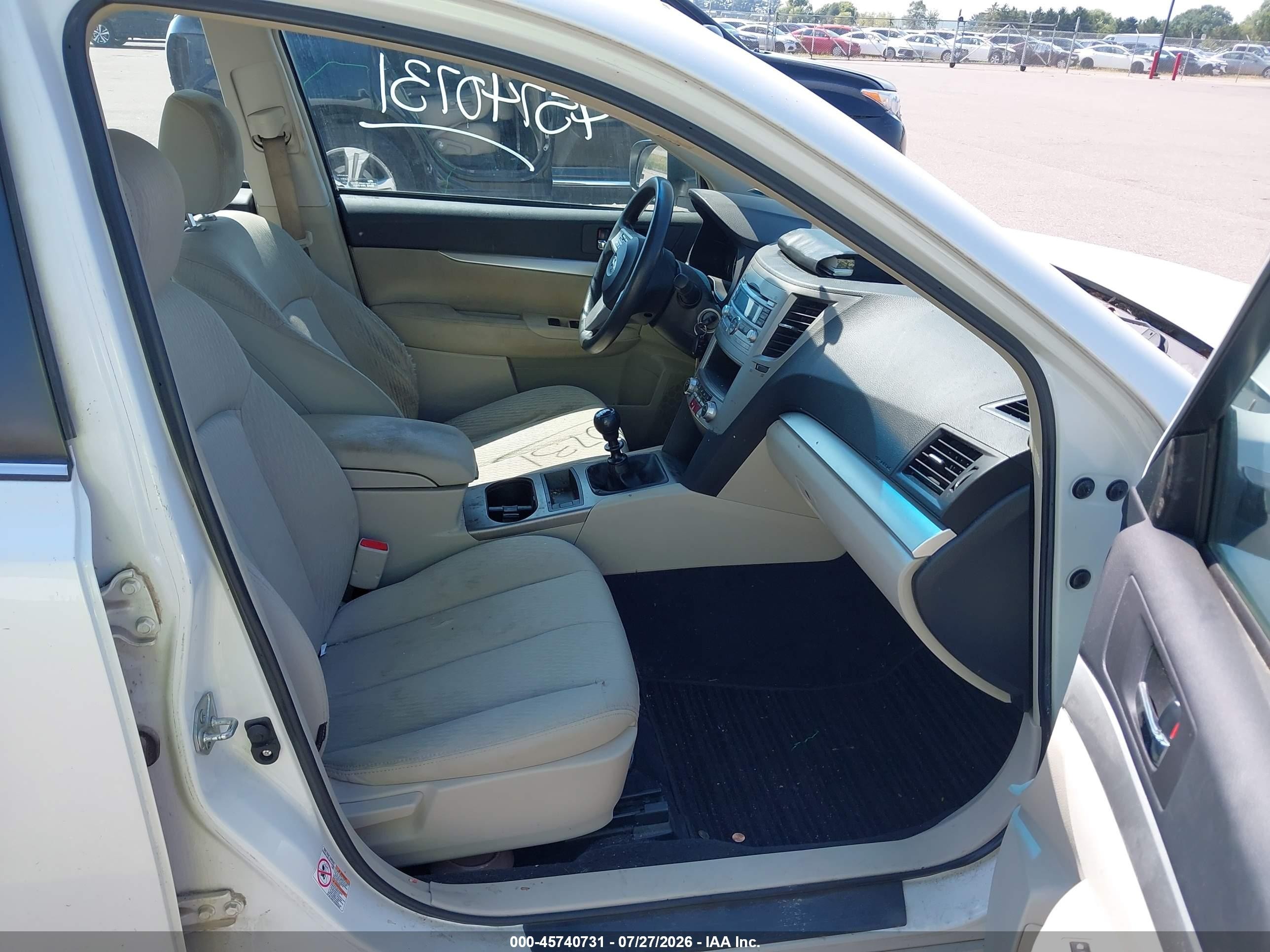2011 Subaru Legacy 2.5i Белый vin: 4S3BMAA67B1229164