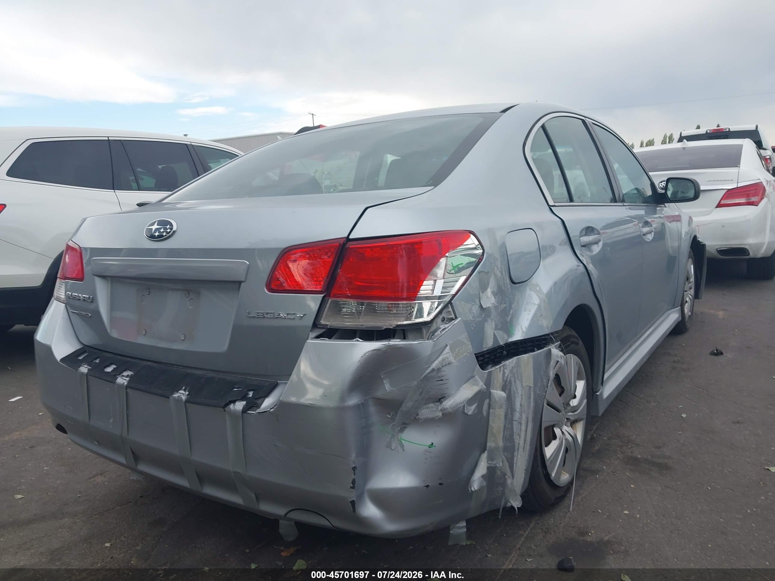 2014 Subaru Legacy 2.5i Серебряный vin: 4S3BMAA67E1004733