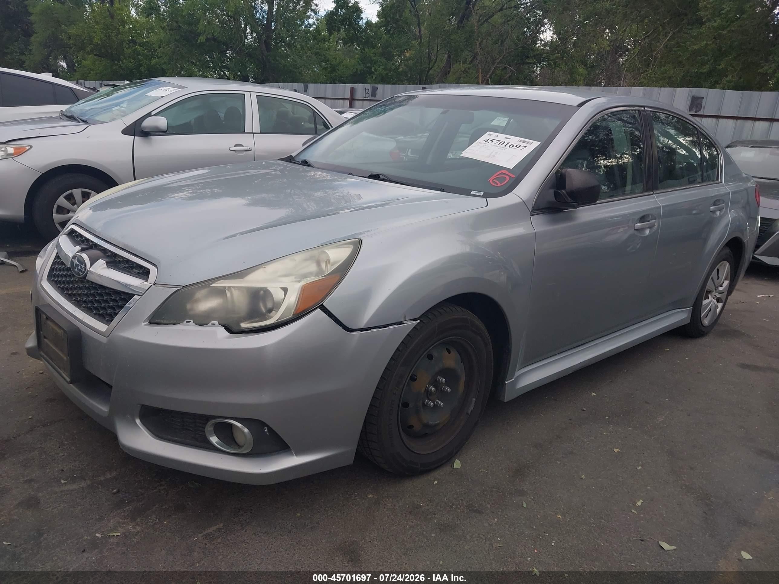 2014 Subaru Legacy 2.5i Серебряный vin: 4S3BMAA67E1004733
