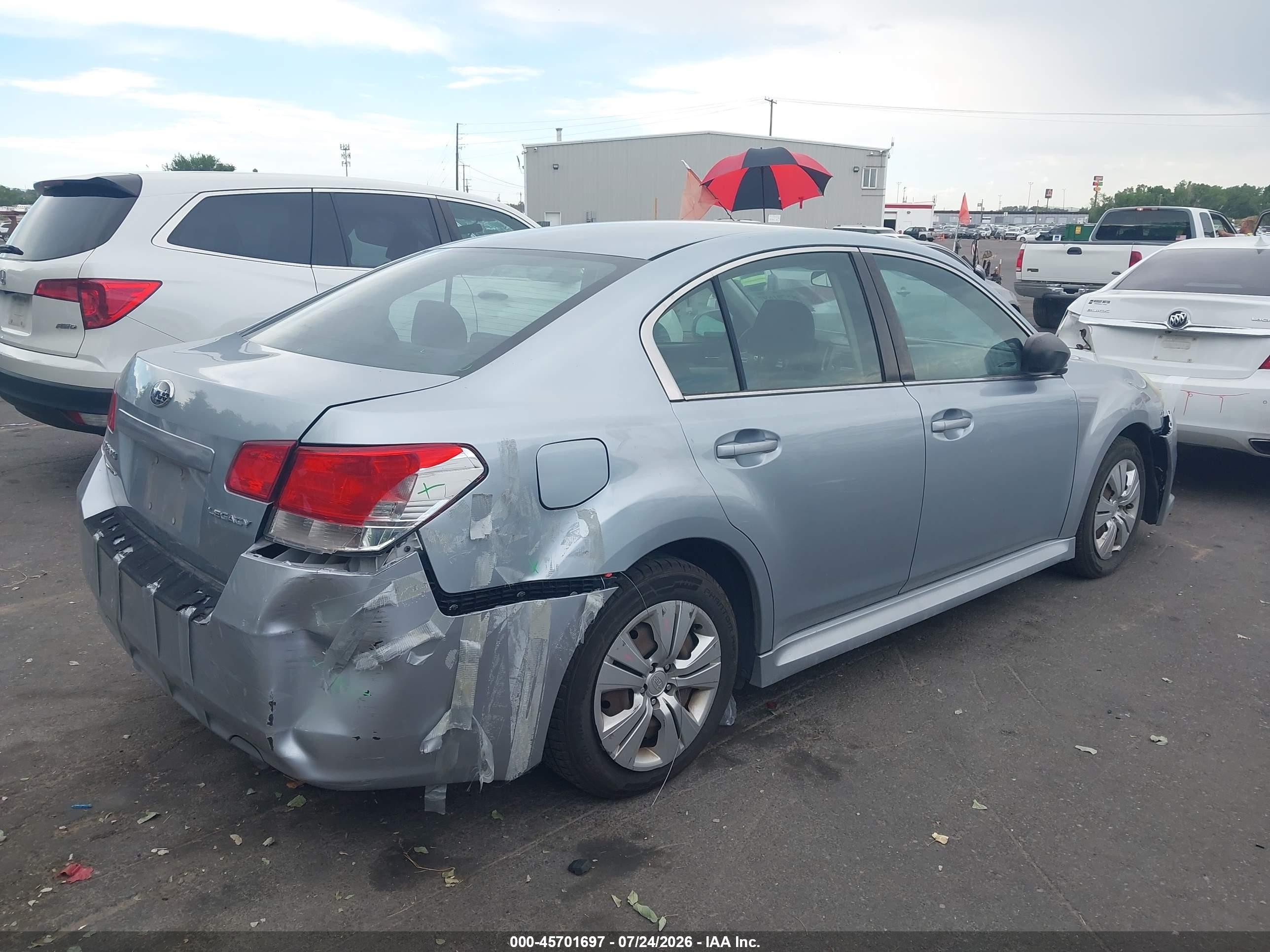 2014 Subaru Legacy 2.5i Серебряный vin: 4S3BMAA67E1004733