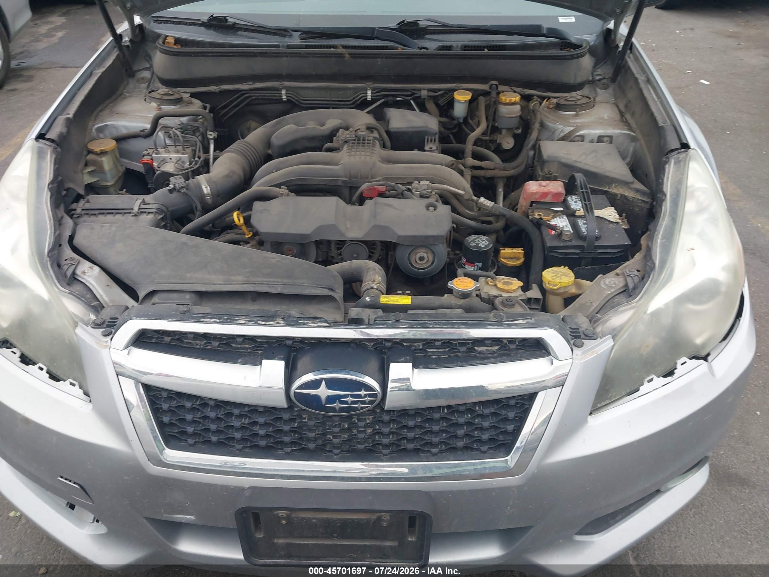 2014 Subaru Legacy 2.5i Серебряный vin: 4S3BMAA67E1004733