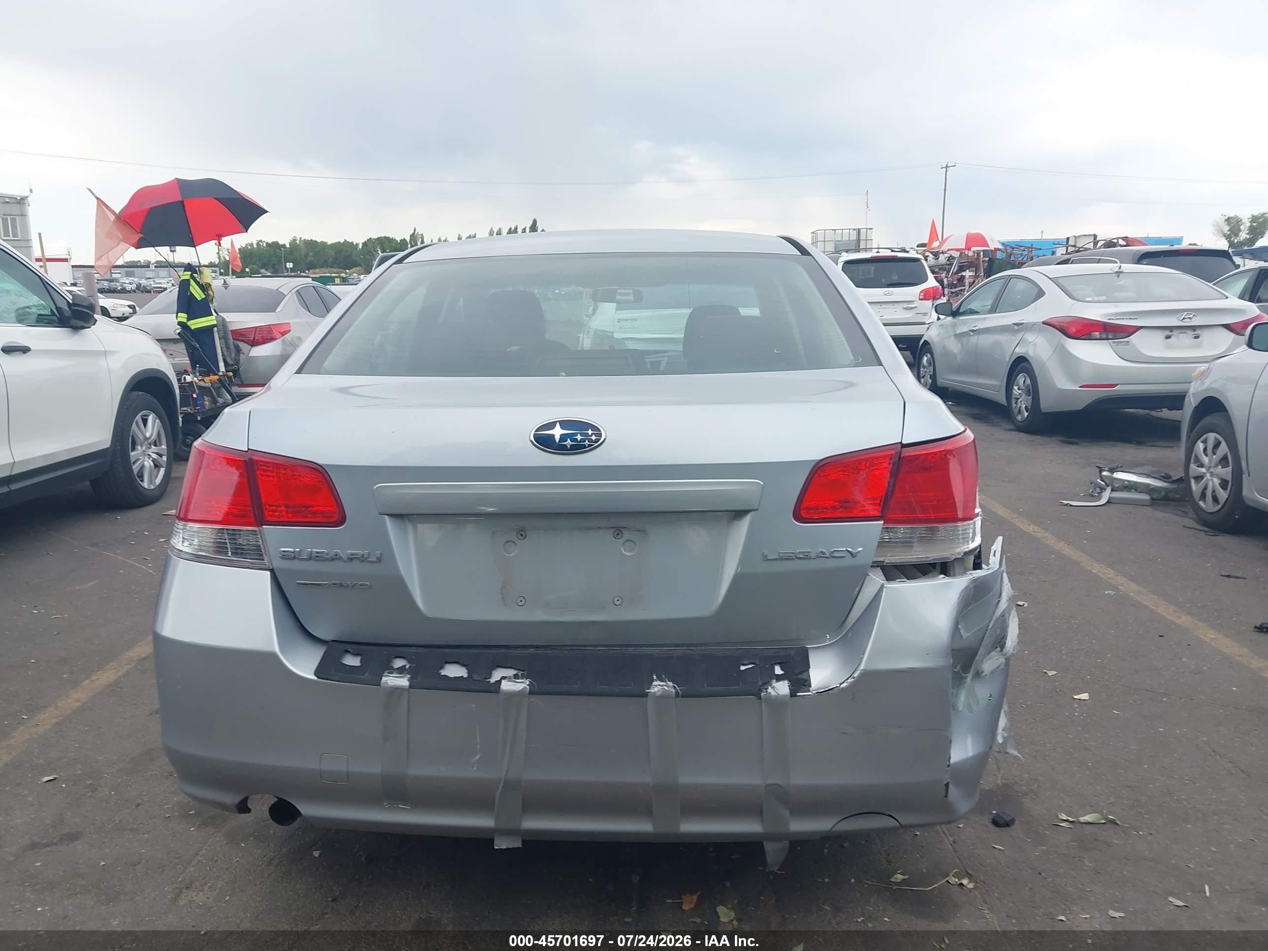 2014 Subaru Legacy 2.5i Серебряный vin: 4S3BMAA67E1004733