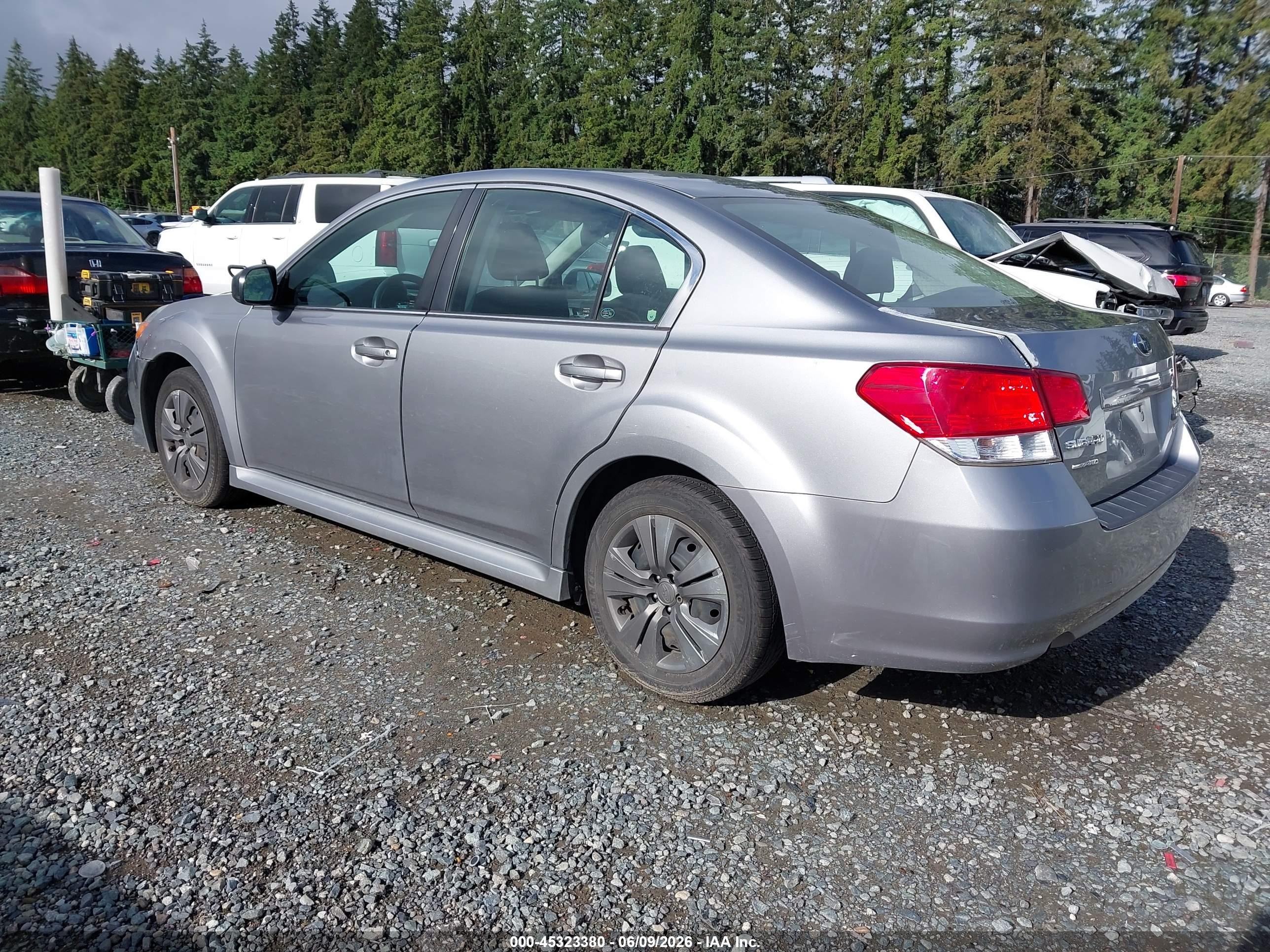 2010 Subaru Legacy 2.5i Silver vin: 4S3BMBA60A3218984