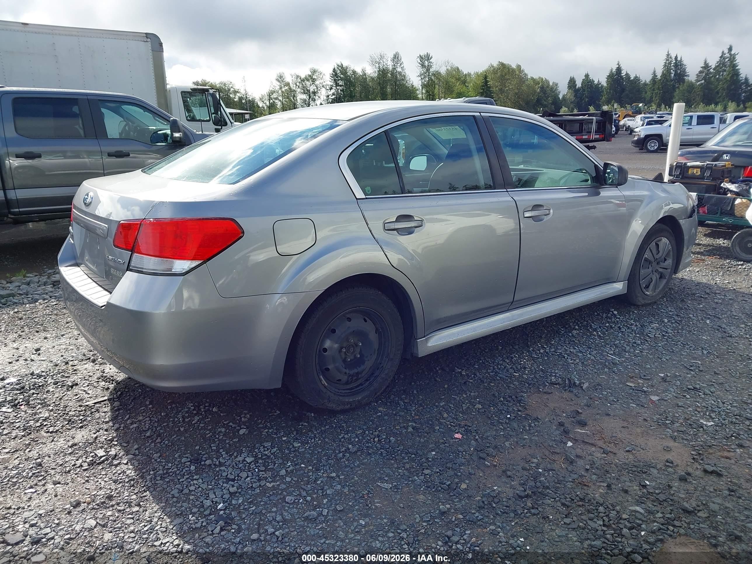 2010 Subaru Legacy 2.5i Silver vin: 4S3BMBA60A3218984