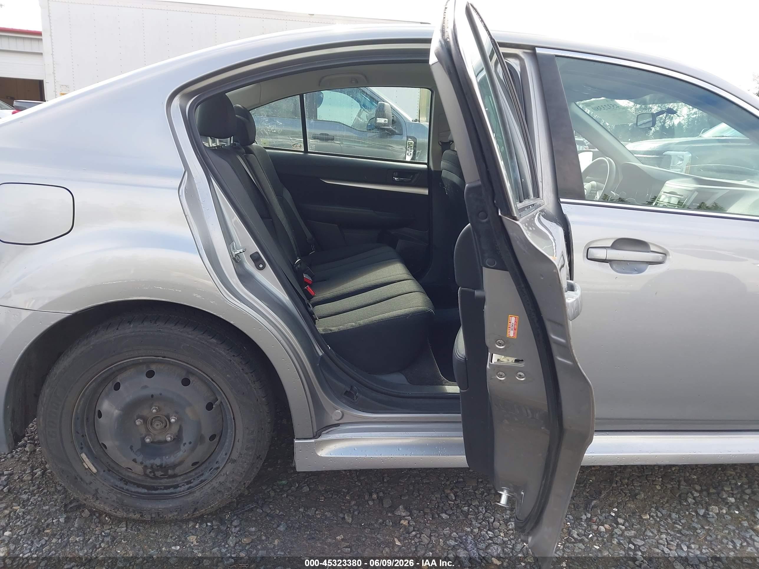 2010 Subaru Legacy 2.5i Silver vin: 4S3BMBA60A3218984
