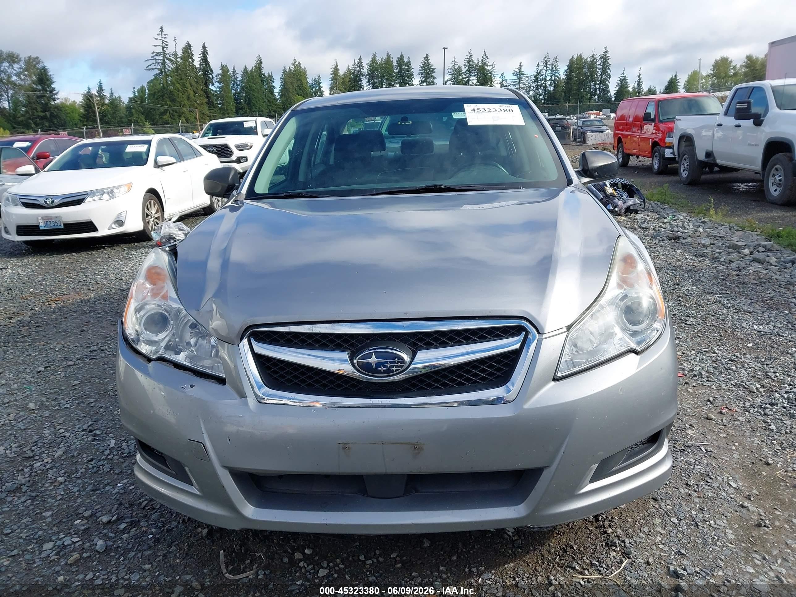 2010 Subaru Legacy 2.5i Silver vin: 4S3BMBA60A3218984