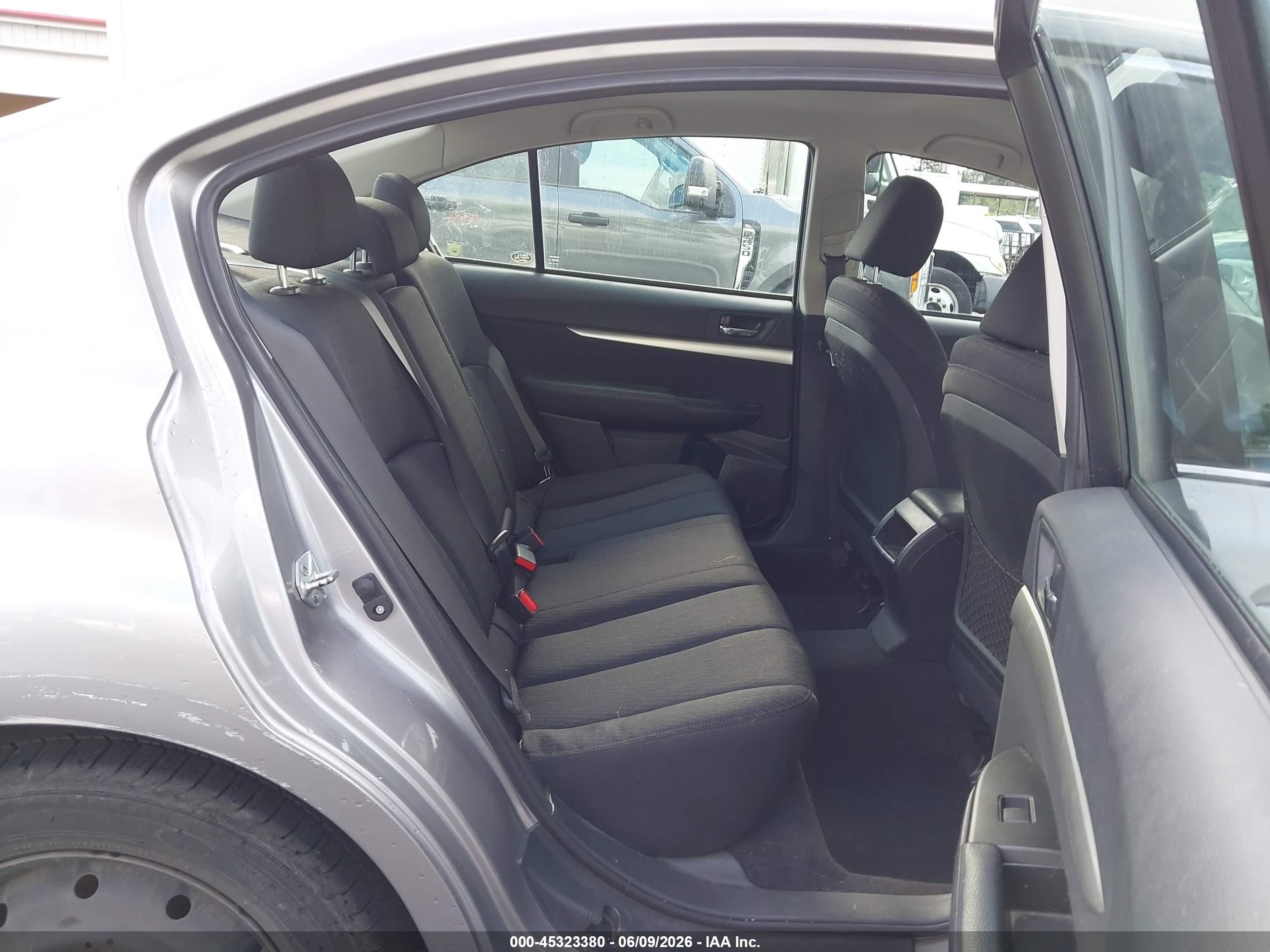 2010 Subaru Legacy 2.5i Silver vin: 4S3BMBA60A3218984
