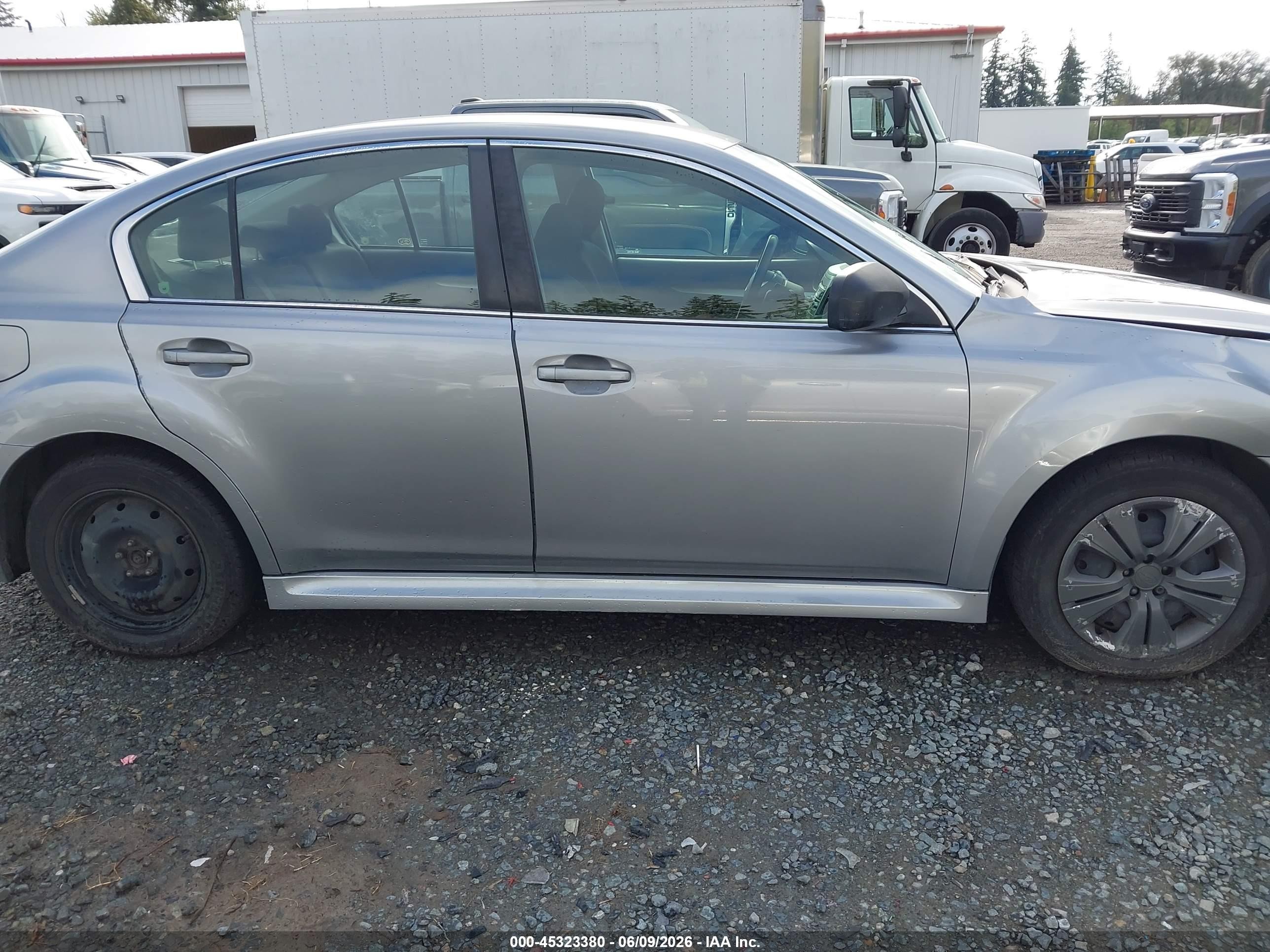 2010 Subaru Legacy 2.5i Silver vin: 4S3BMBA60A3218984