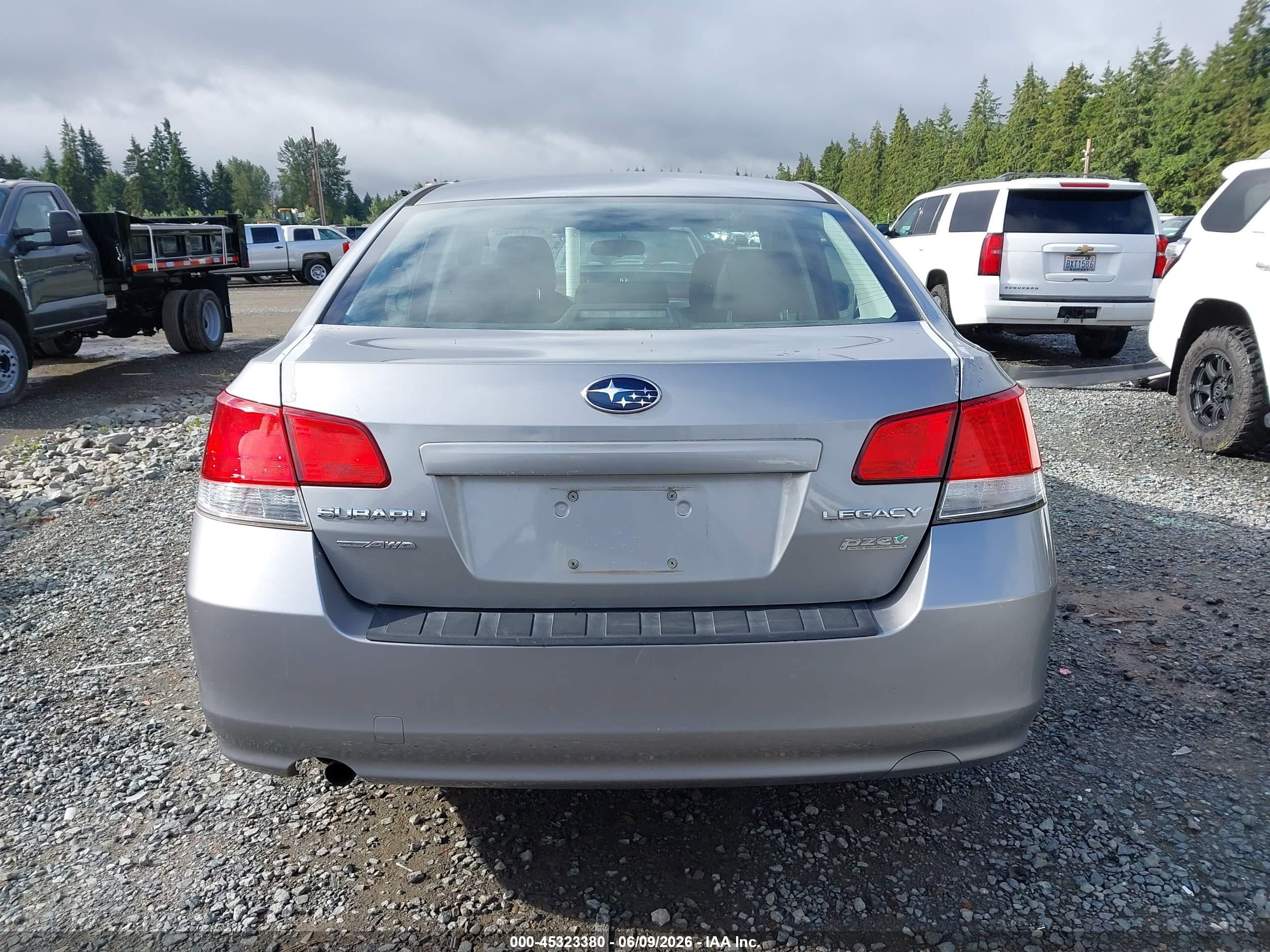 2010 Subaru Legacy 2.5i Silver vin: 4S3BMBA60A3218984