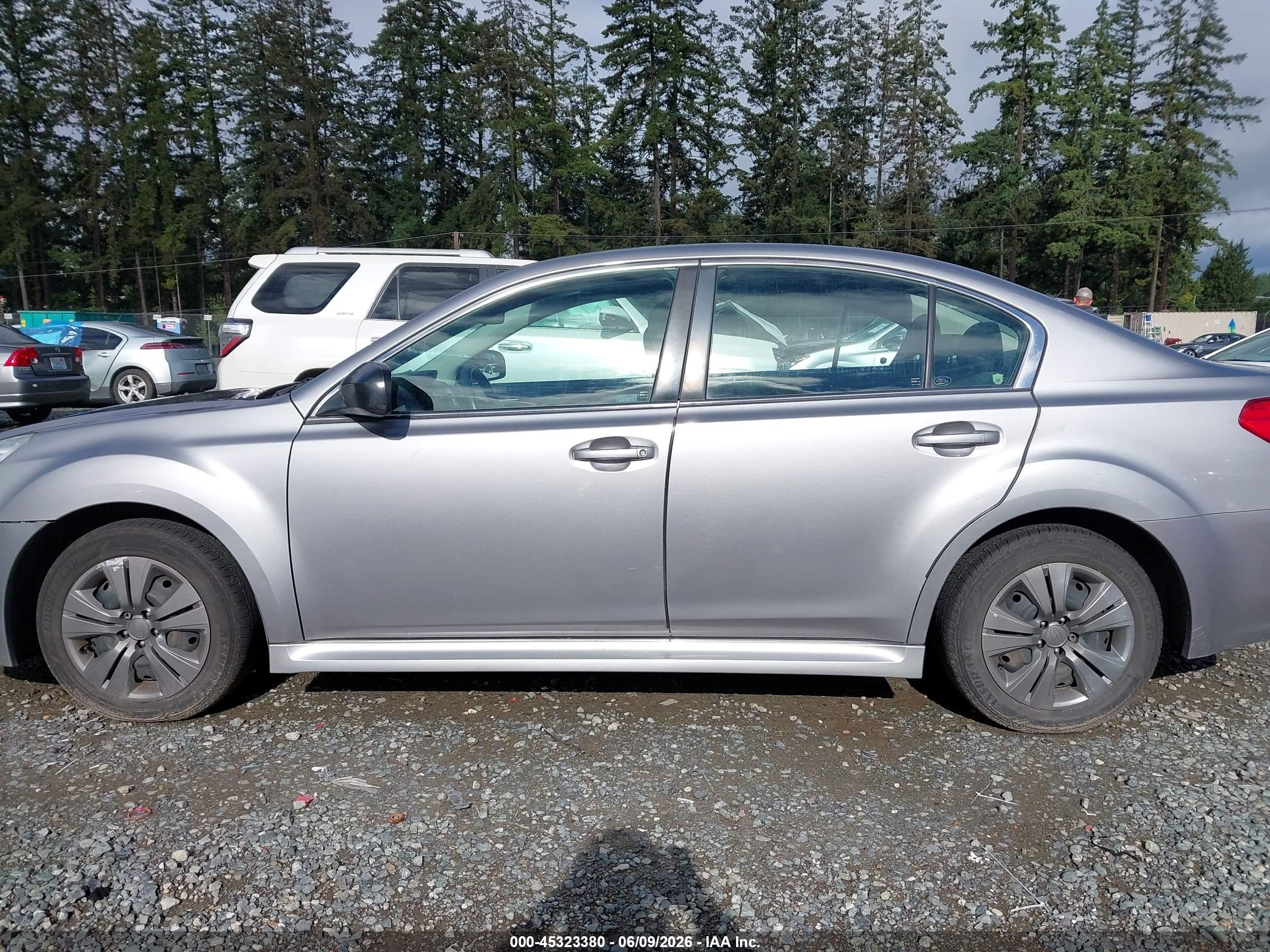 2010 Subaru Legacy 2.5i Silver vin: 4S3BMBA60A3218984