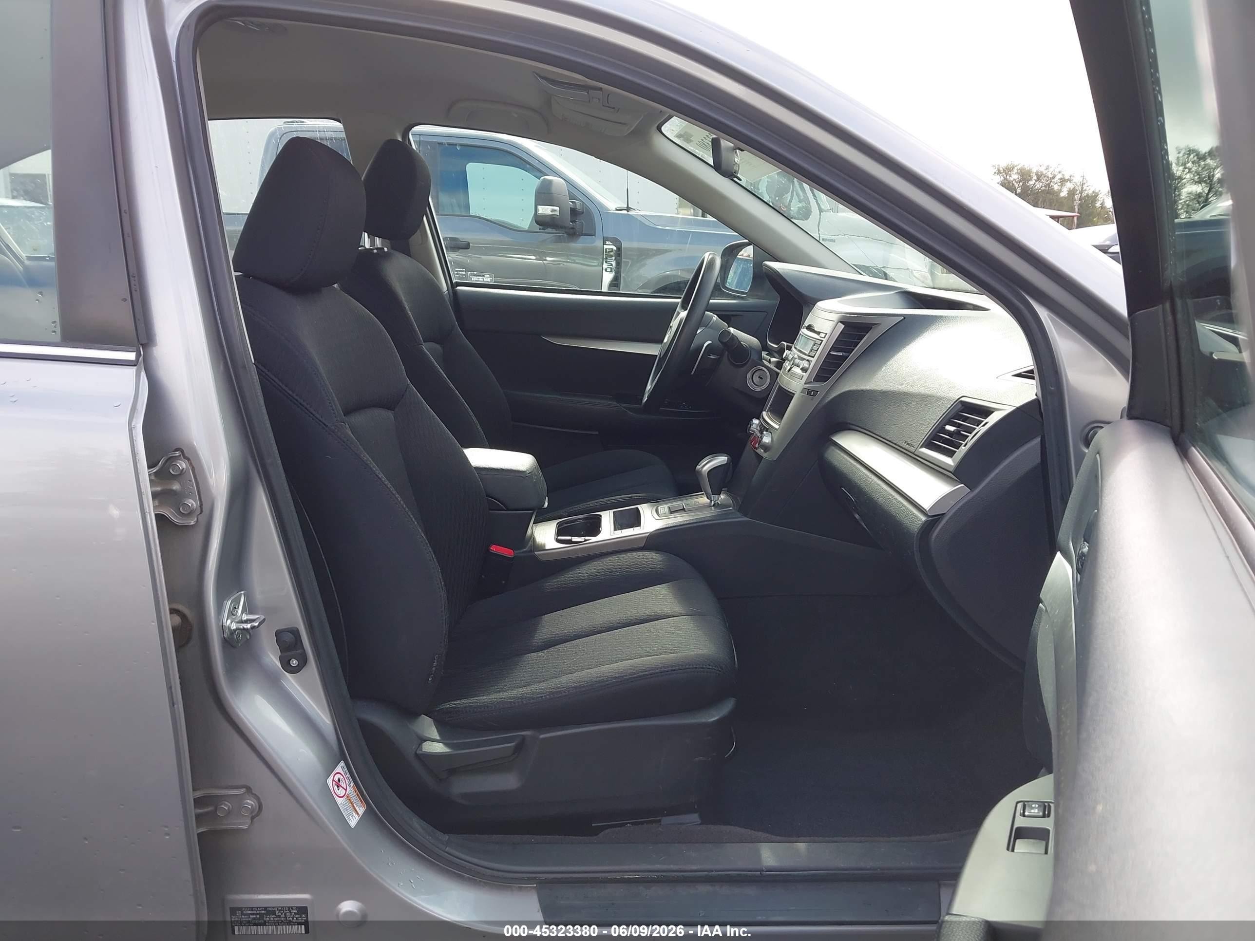 2010 Subaru Legacy 2.5i Silver vin: 4S3BMBA60A3218984