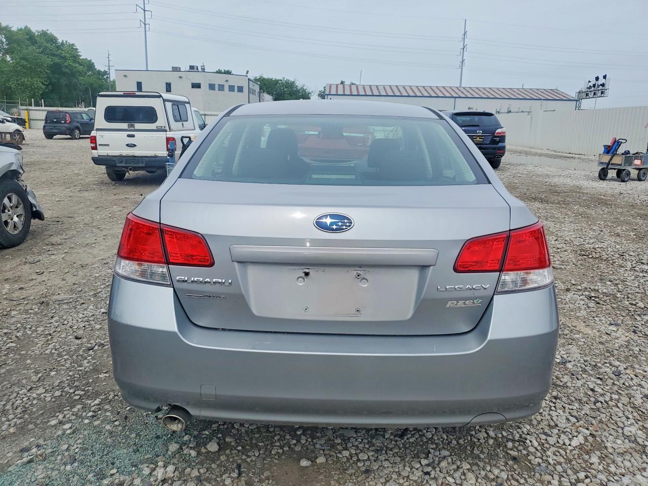 2011 Subaru Legacy 2.5i Серебряный vin: 4S3BMBA60B3221613
