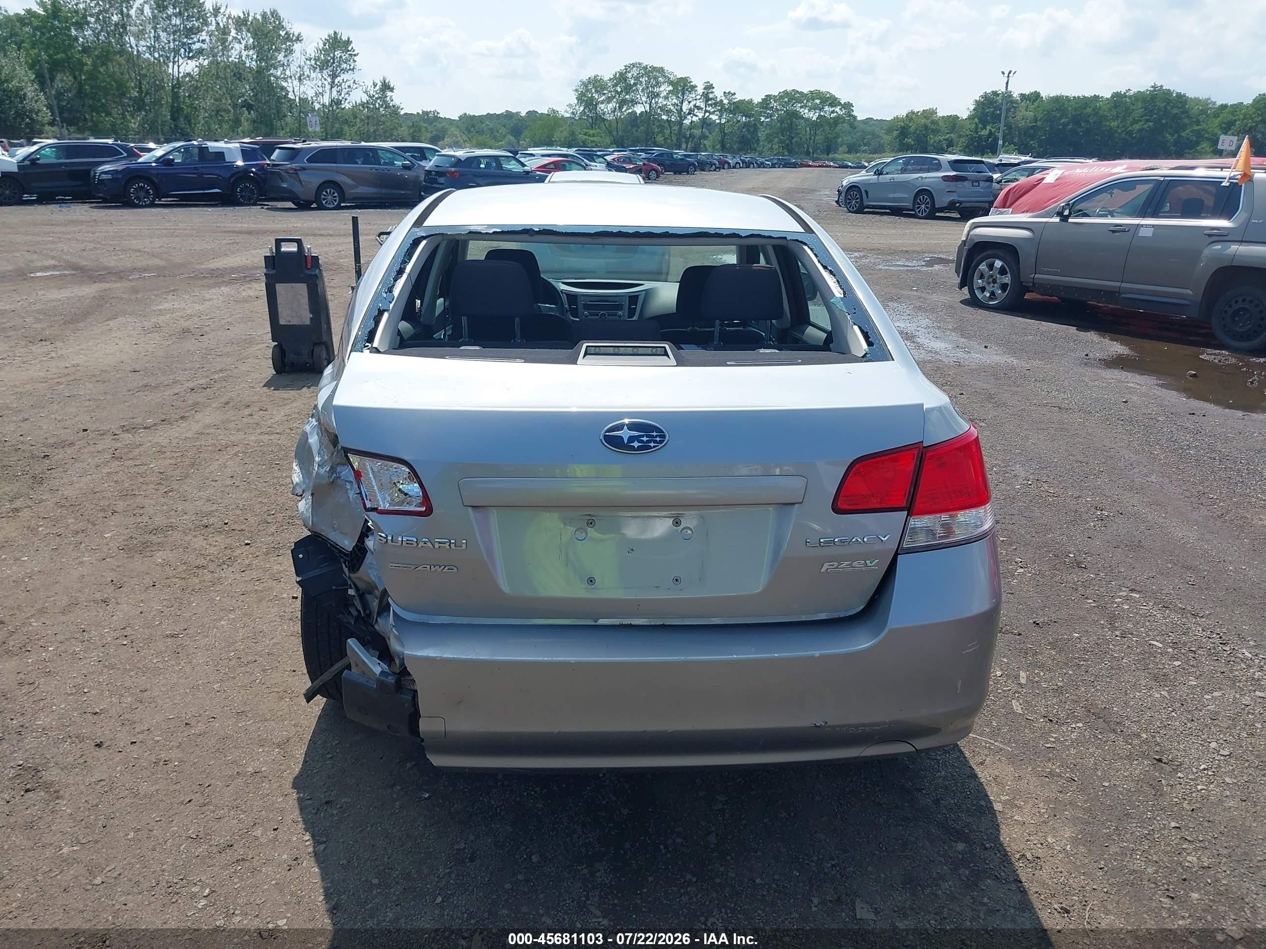 2011 Subaru Legacy 2.5i Silver vin: 4S3BMBA60B3264185