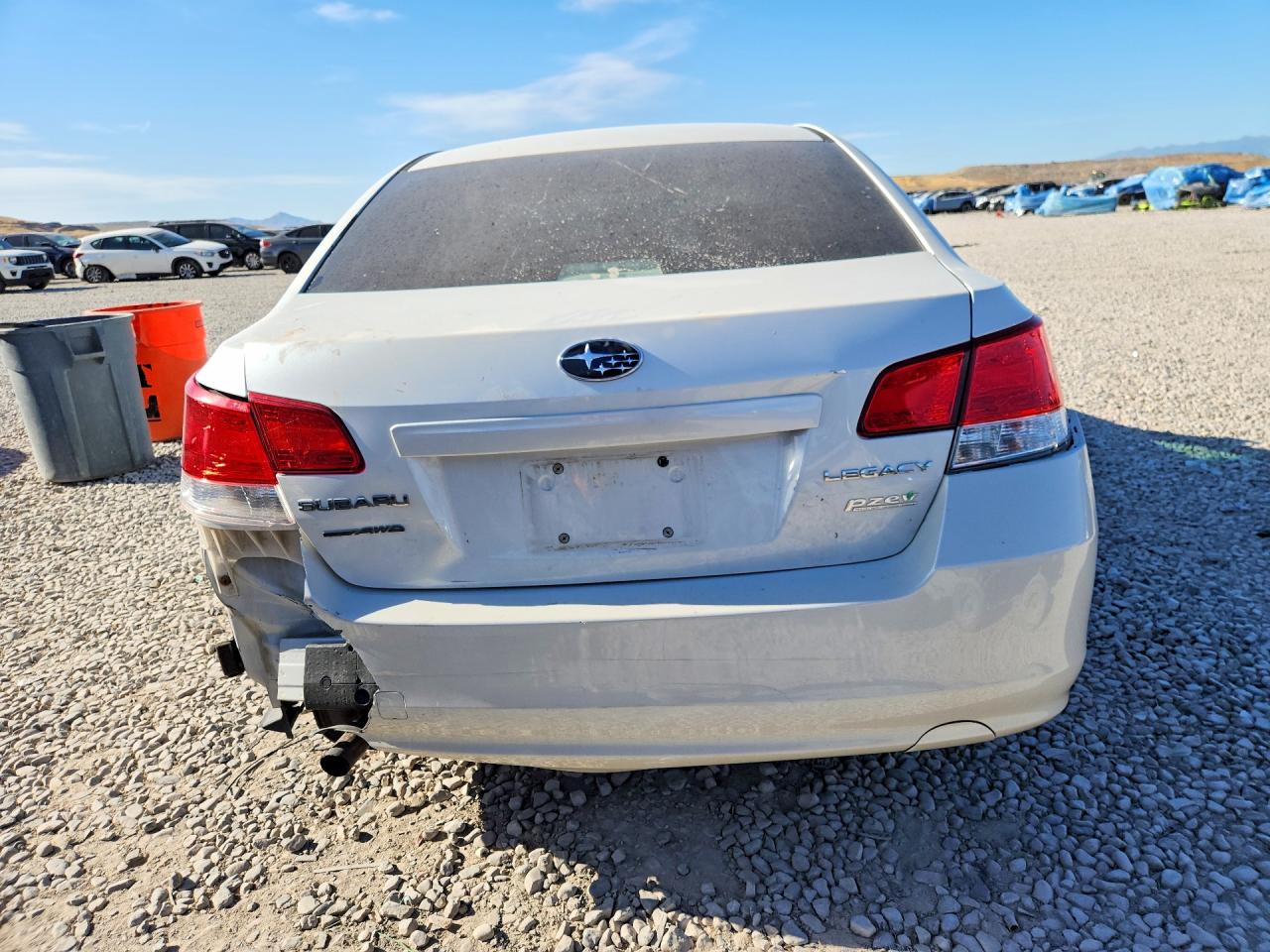 2014 Subaru Legacy 2.5i White vin: 4S3BMBA61E3019383