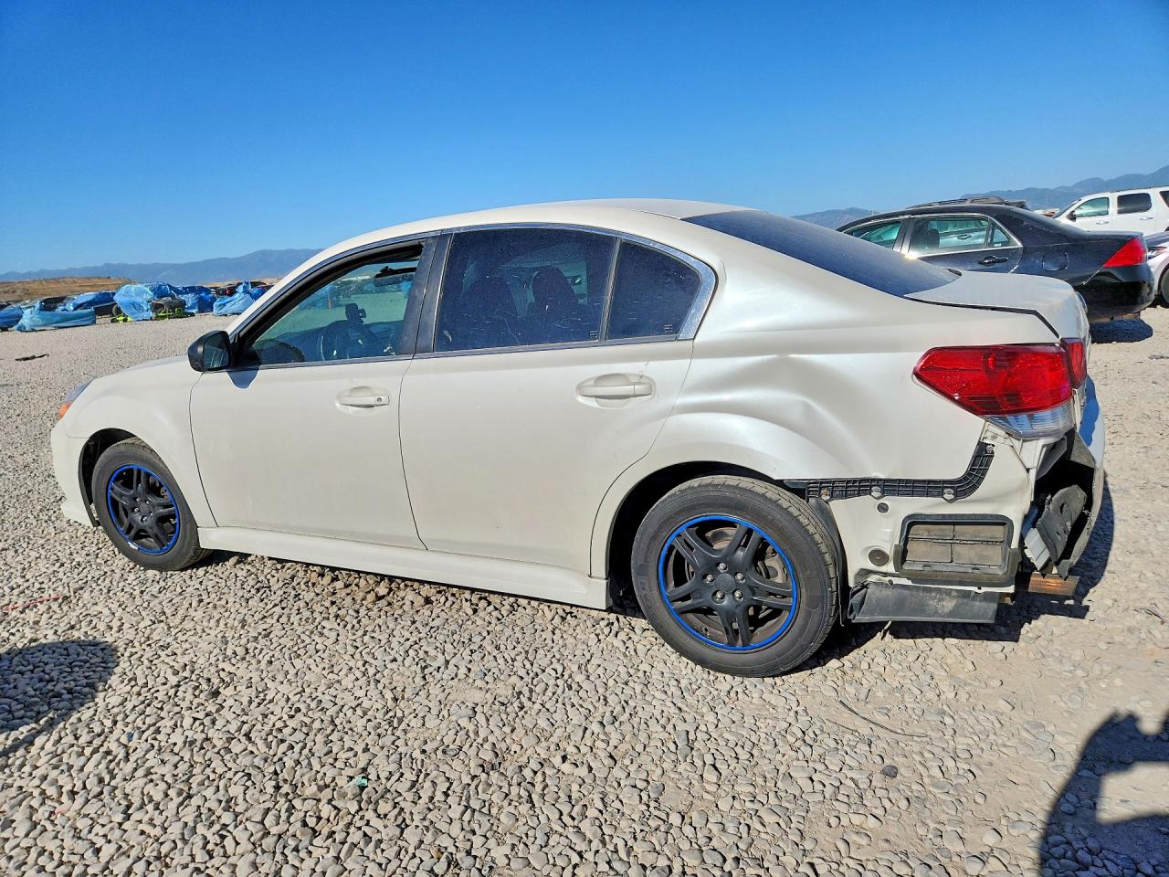 2014 Subaru Legacy 2.5i White vin: 4S3BMBA61E3019383