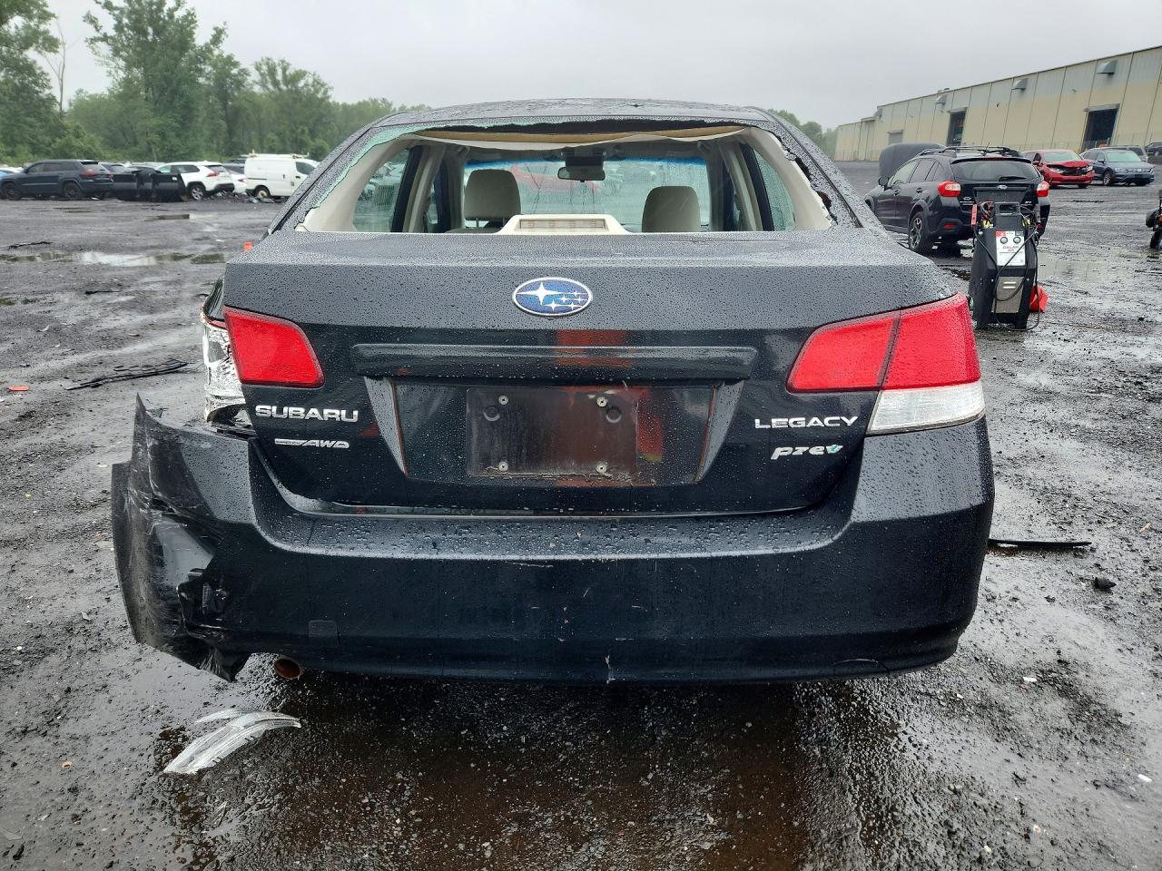 2010 Subaru Legacy 2.5i Black vin: 4S3BMBA62A3233888