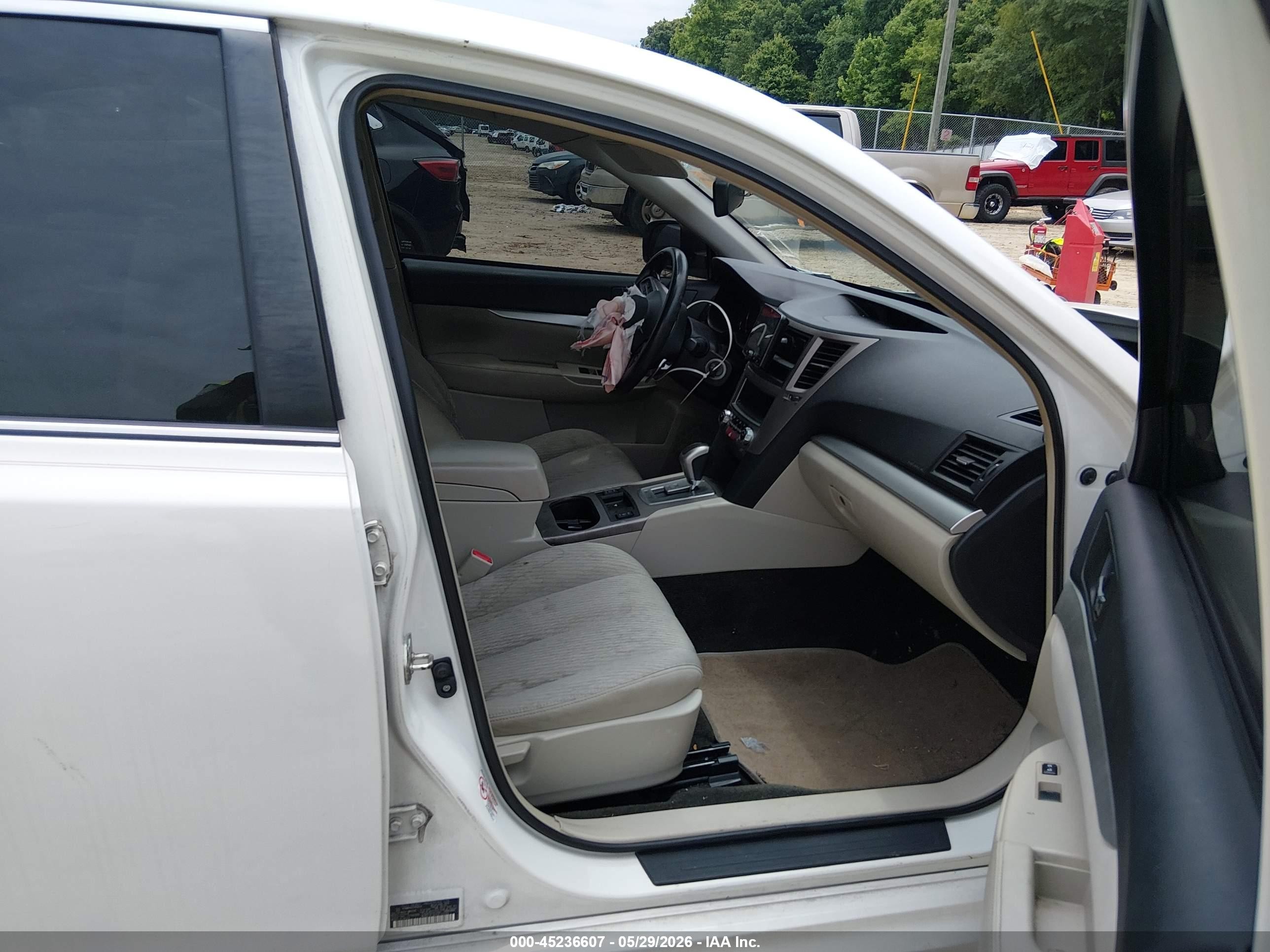2012 Subaru Legacy 2.5i Белый vin: 4S3BMBA62C3036030