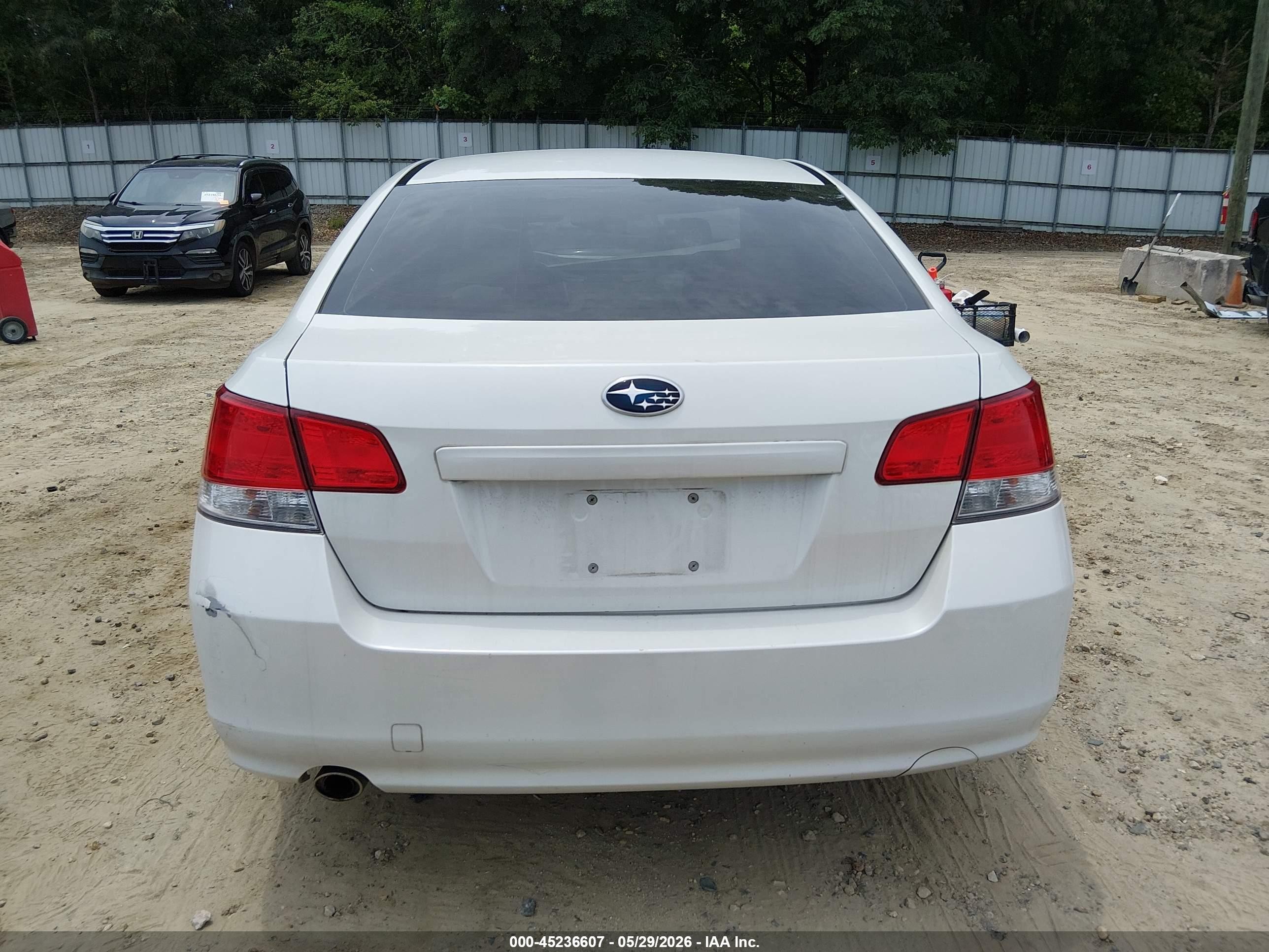 2012 Subaru Legacy 2.5i Белый vin: 4S3BMBA62C3036030