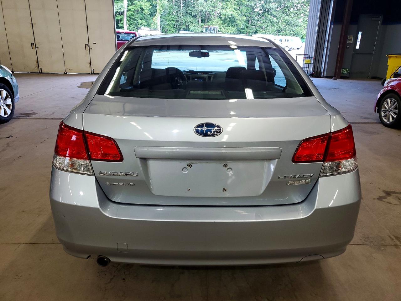 2014 Subaru Legacy 2.5i Silver vin: 4S3BMBA62E3015925