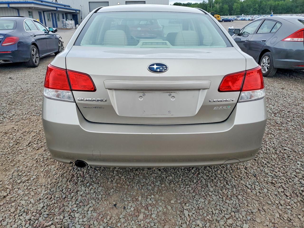 2014 Subaru Legacy 2.5i Tan vin: 4S3BMBA62E3023328