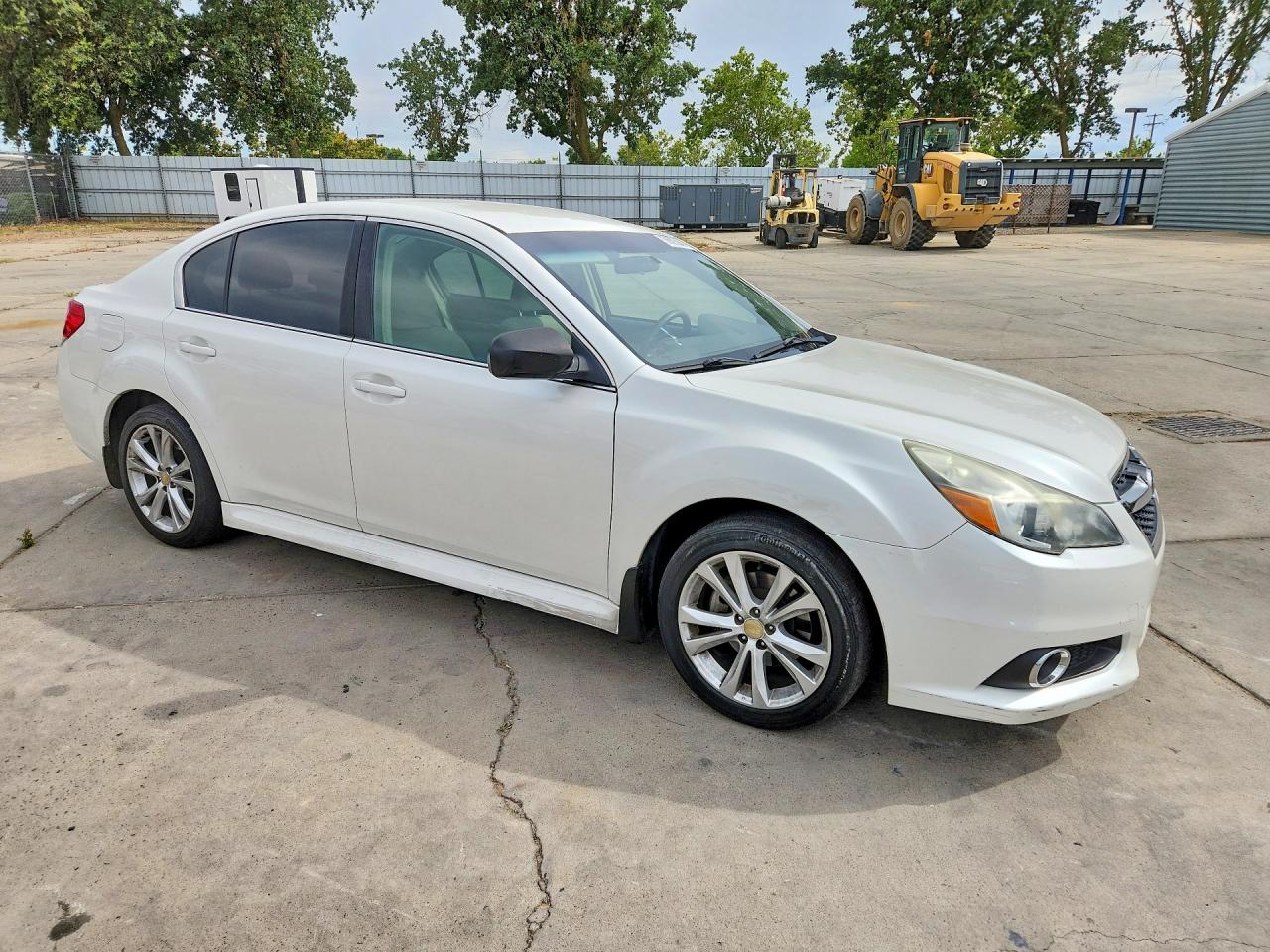 2014 Subaru Legacy 2.5i White vin: 4S3BMBA62E3031798