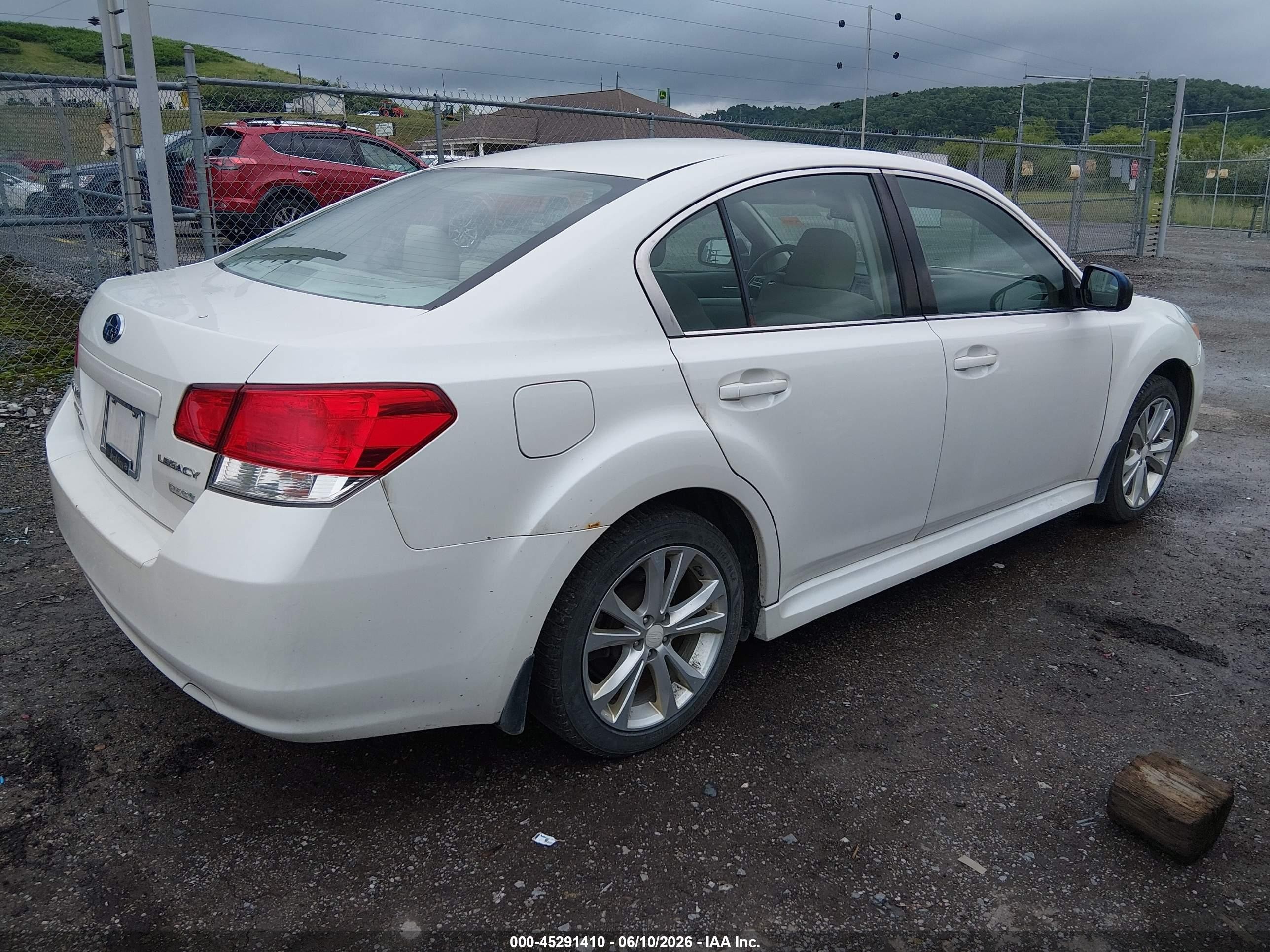 2014 Subaru Legacy 2.5i White vin: 4S3BMBA62E3035222