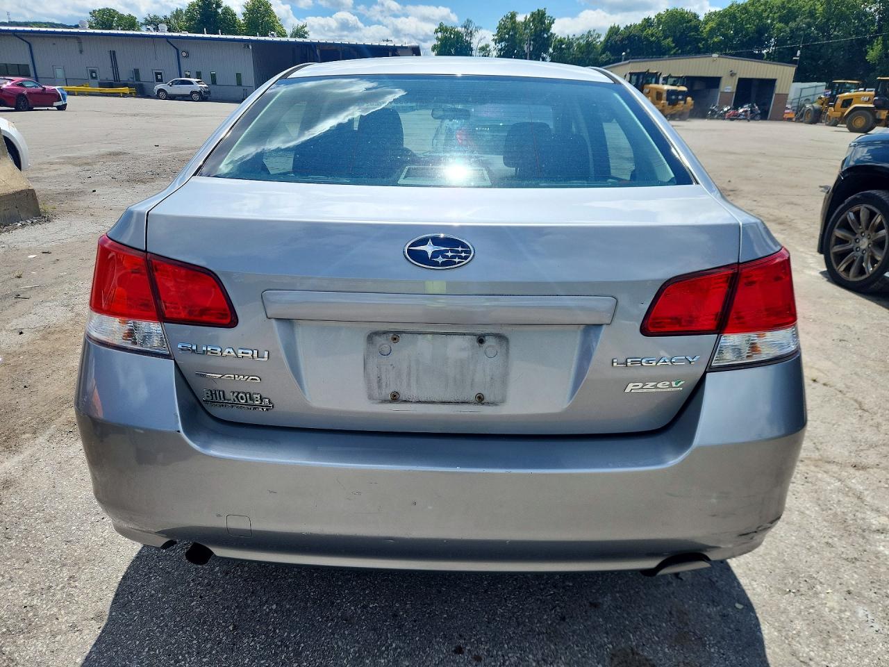 2011 Subaru Legacy 2.5i Silver vin: 4S3BMBA63B3229107